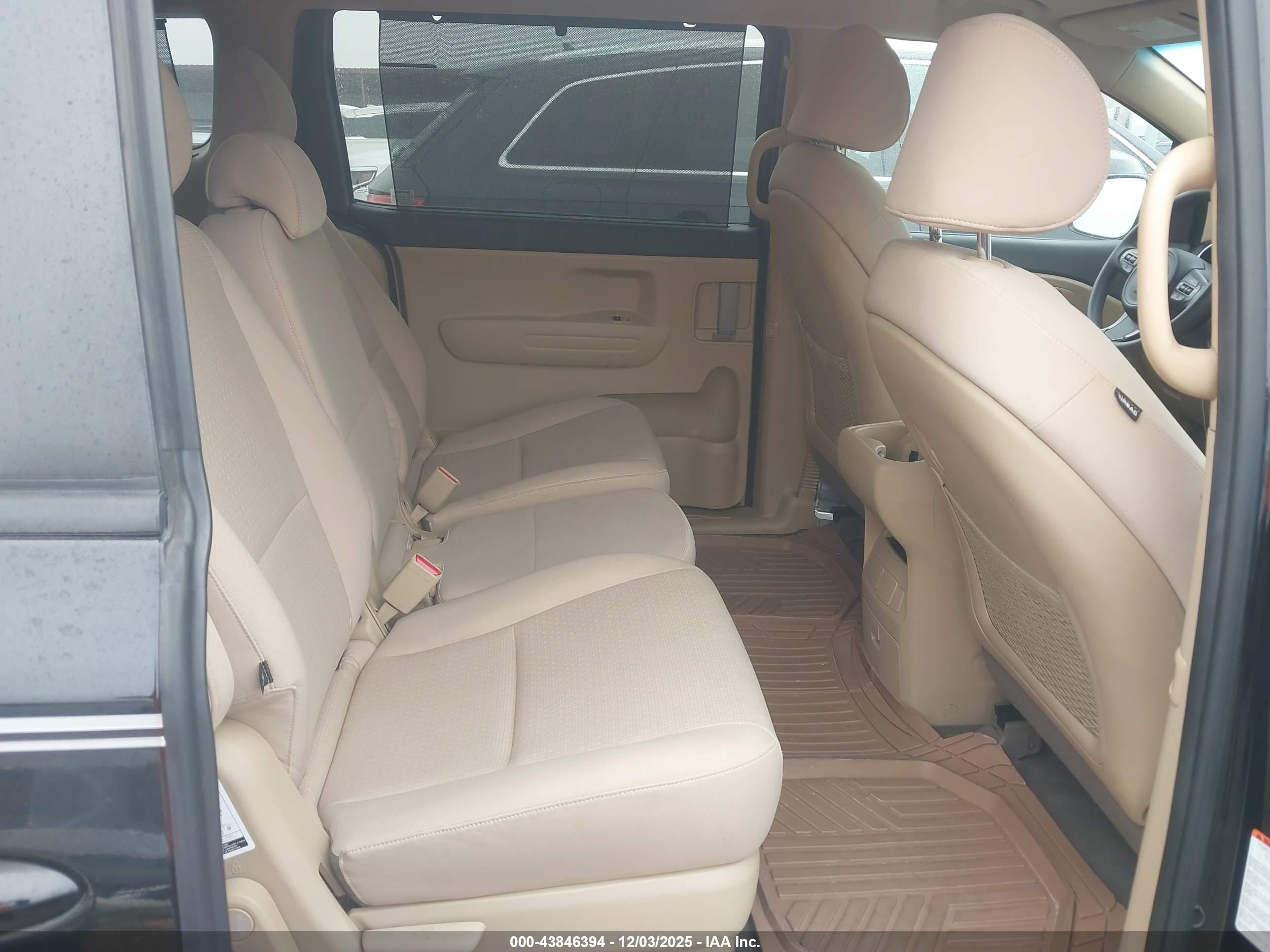 KIA SEDONA image 8