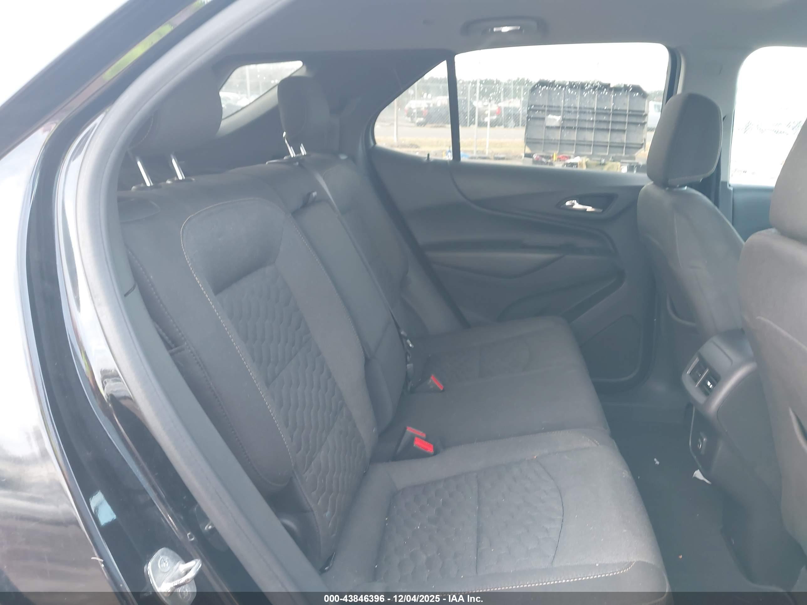 CHEVROLET EQUINOX image 8