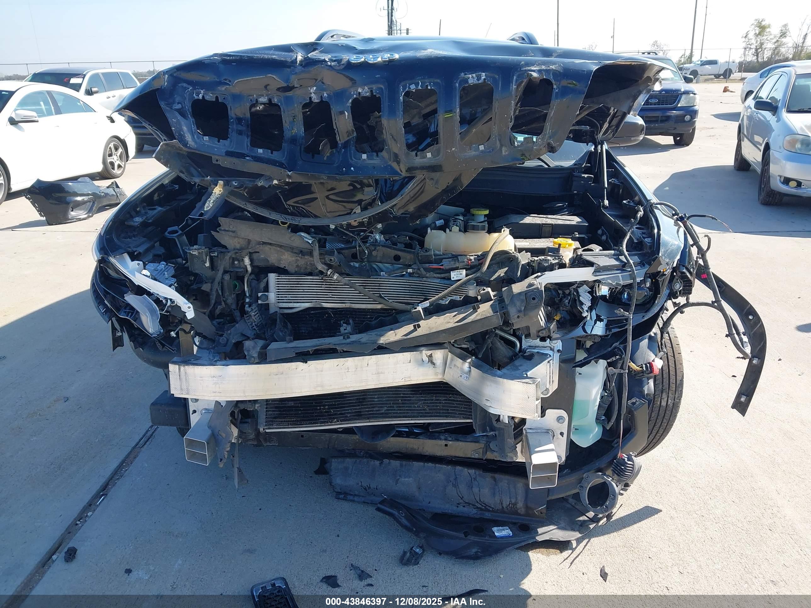 JEEP CHEROKEE image 6
