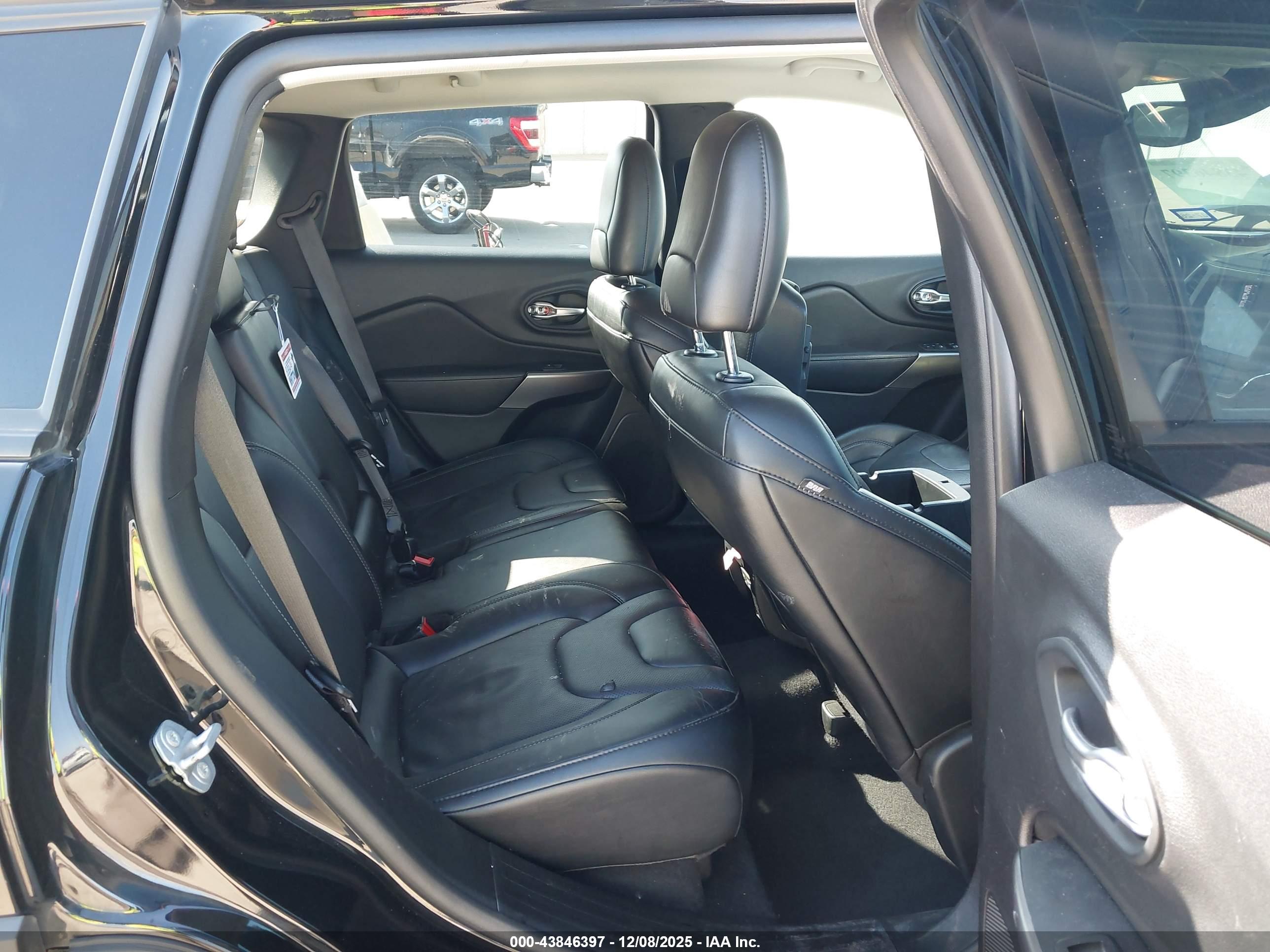 JEEP CHEROKEE image 8