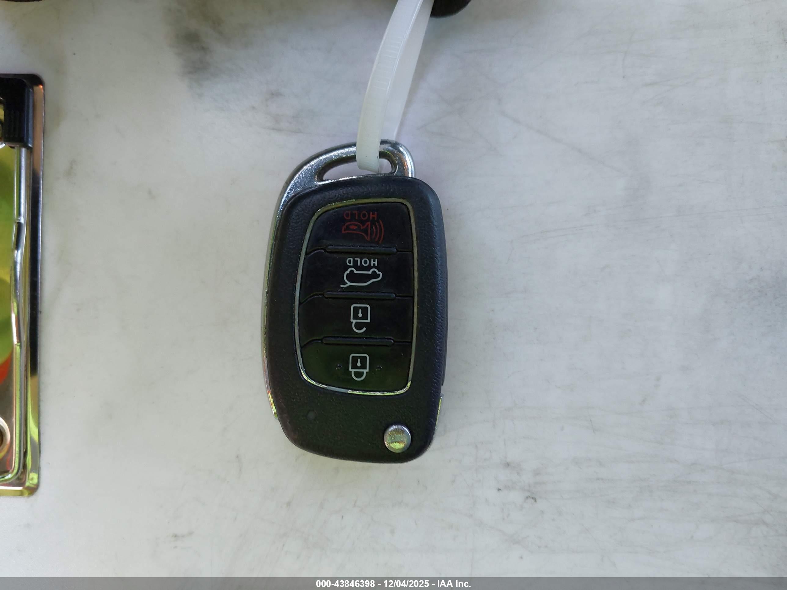 HYUNDAI TUCSON image 11