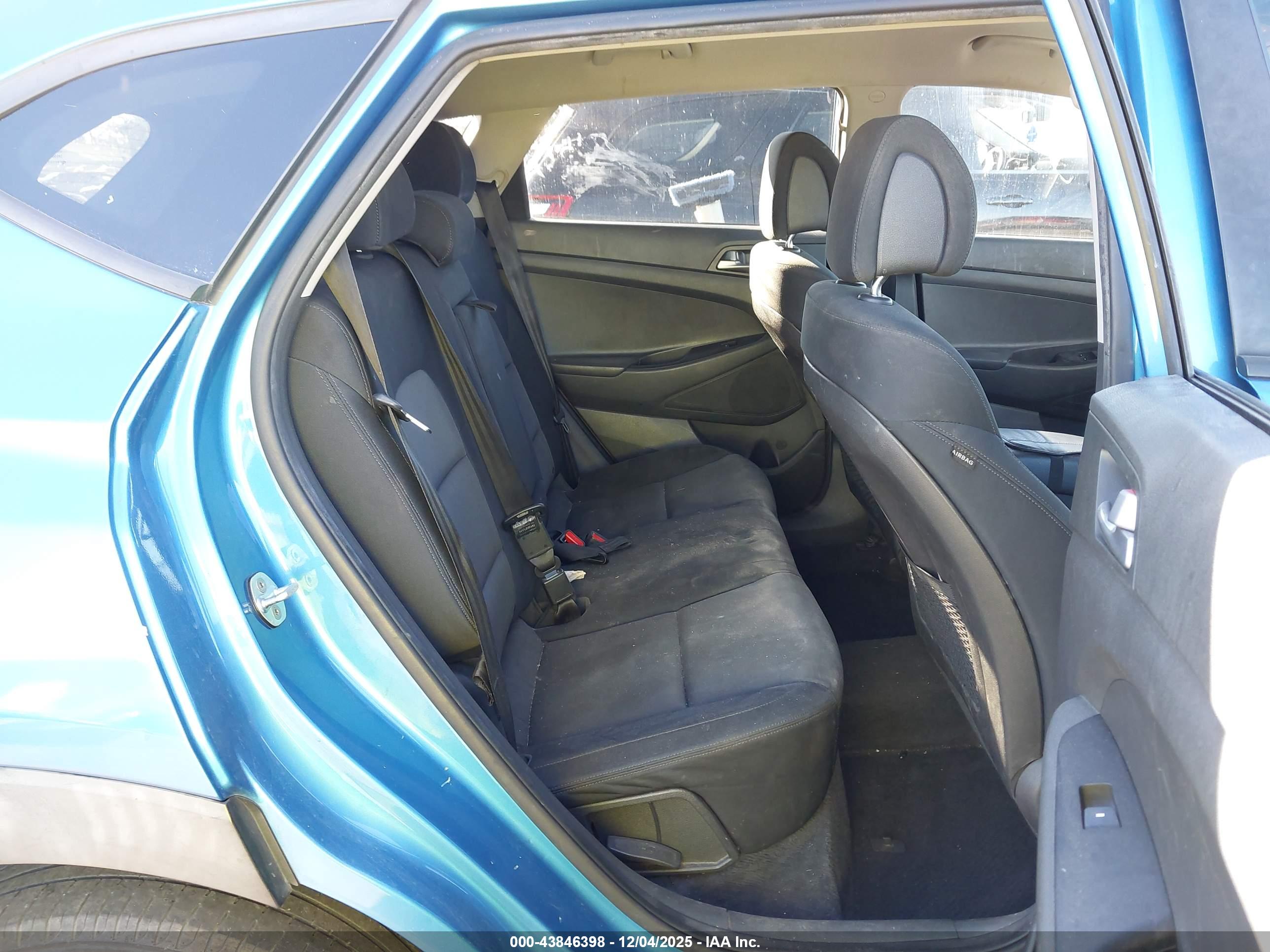 HYUNDAI TUCSON image 8