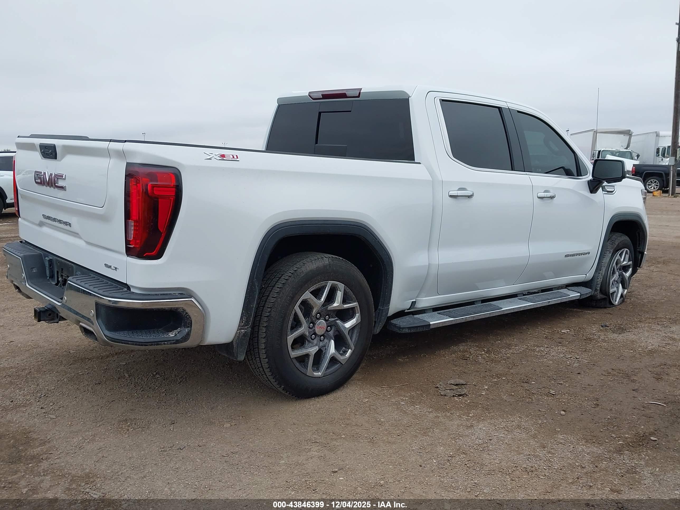GMC SIERRA image 4