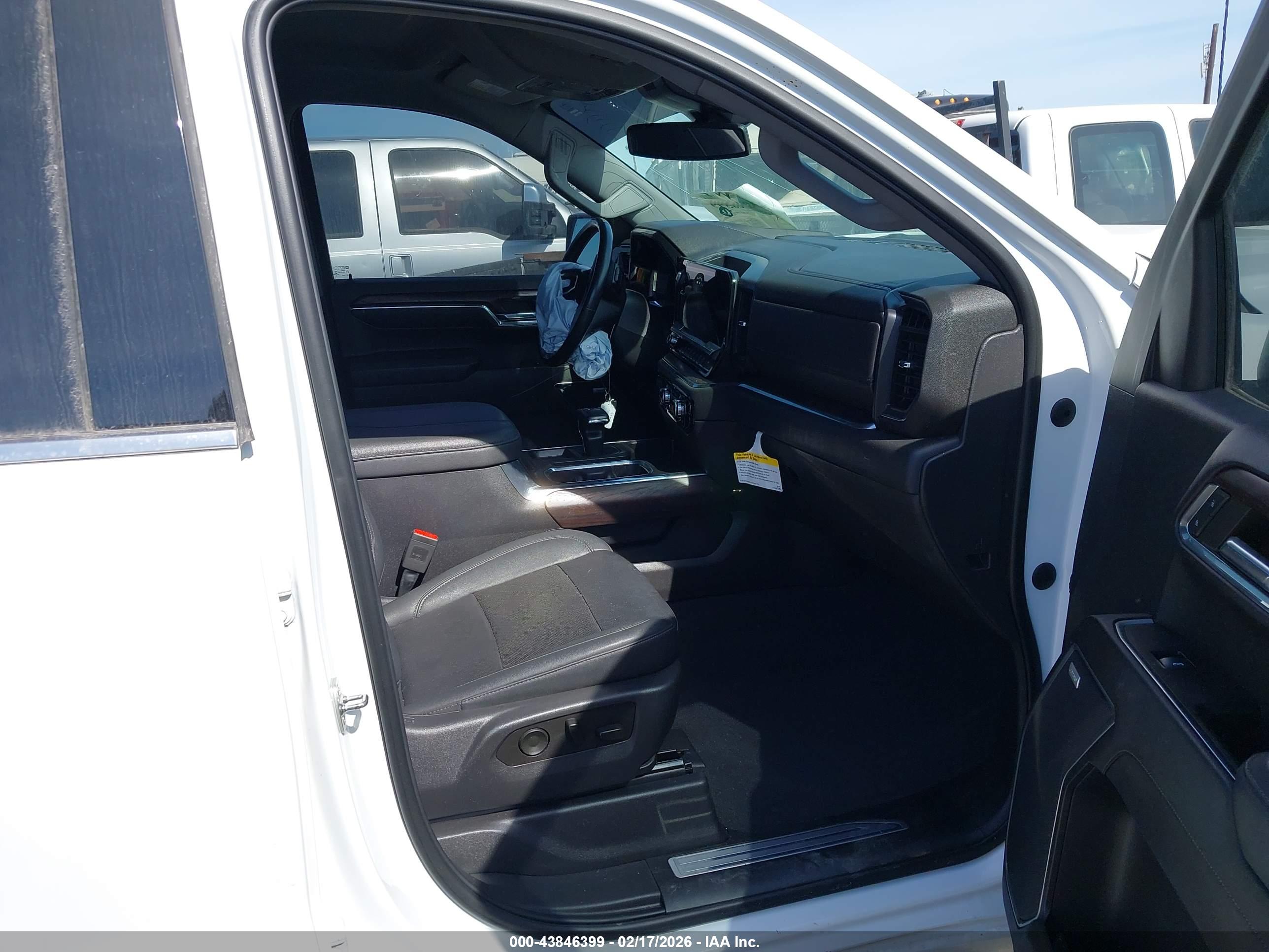 GMC SIERRA image 5
