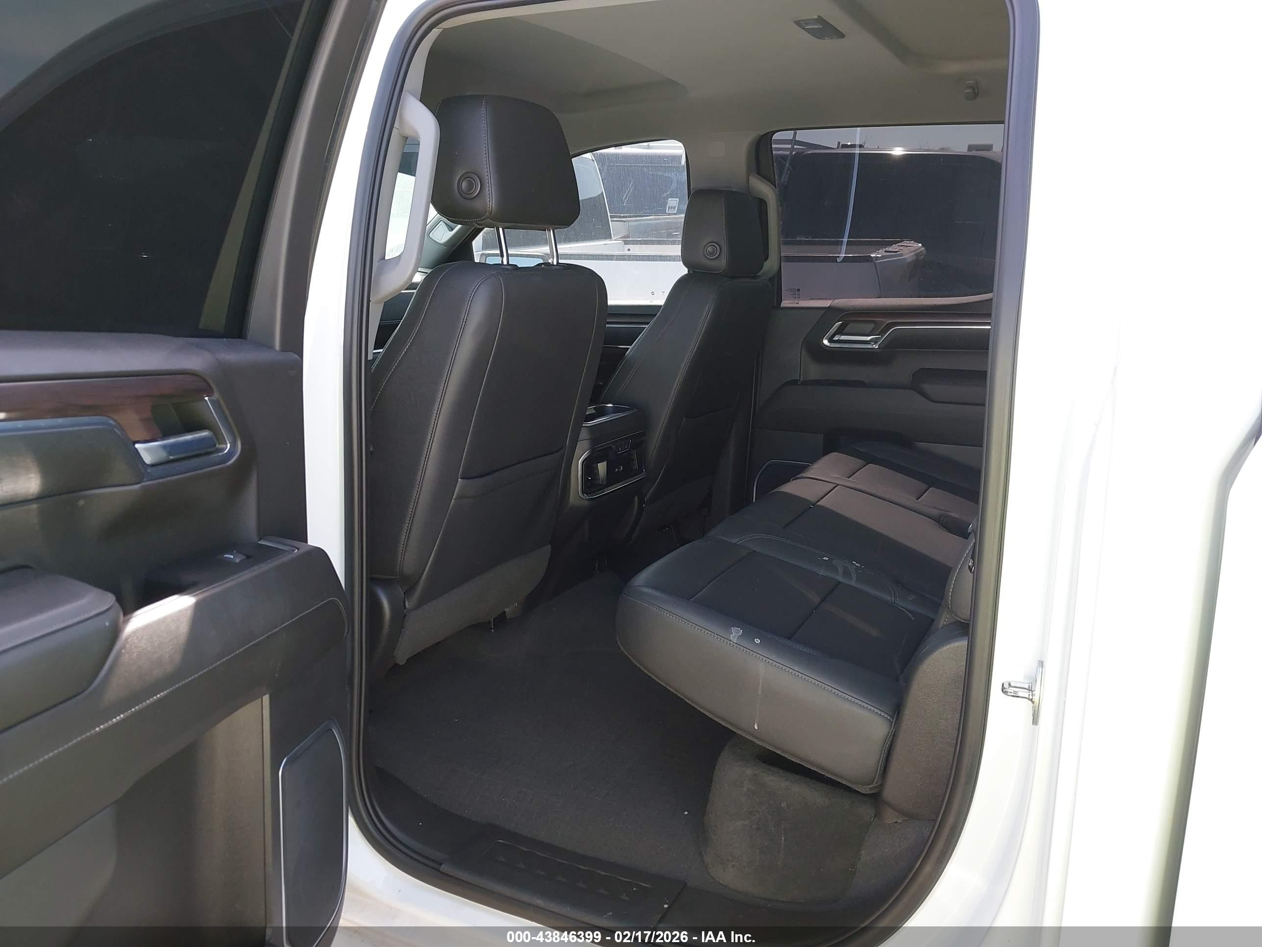 GMC SIERRA image 8