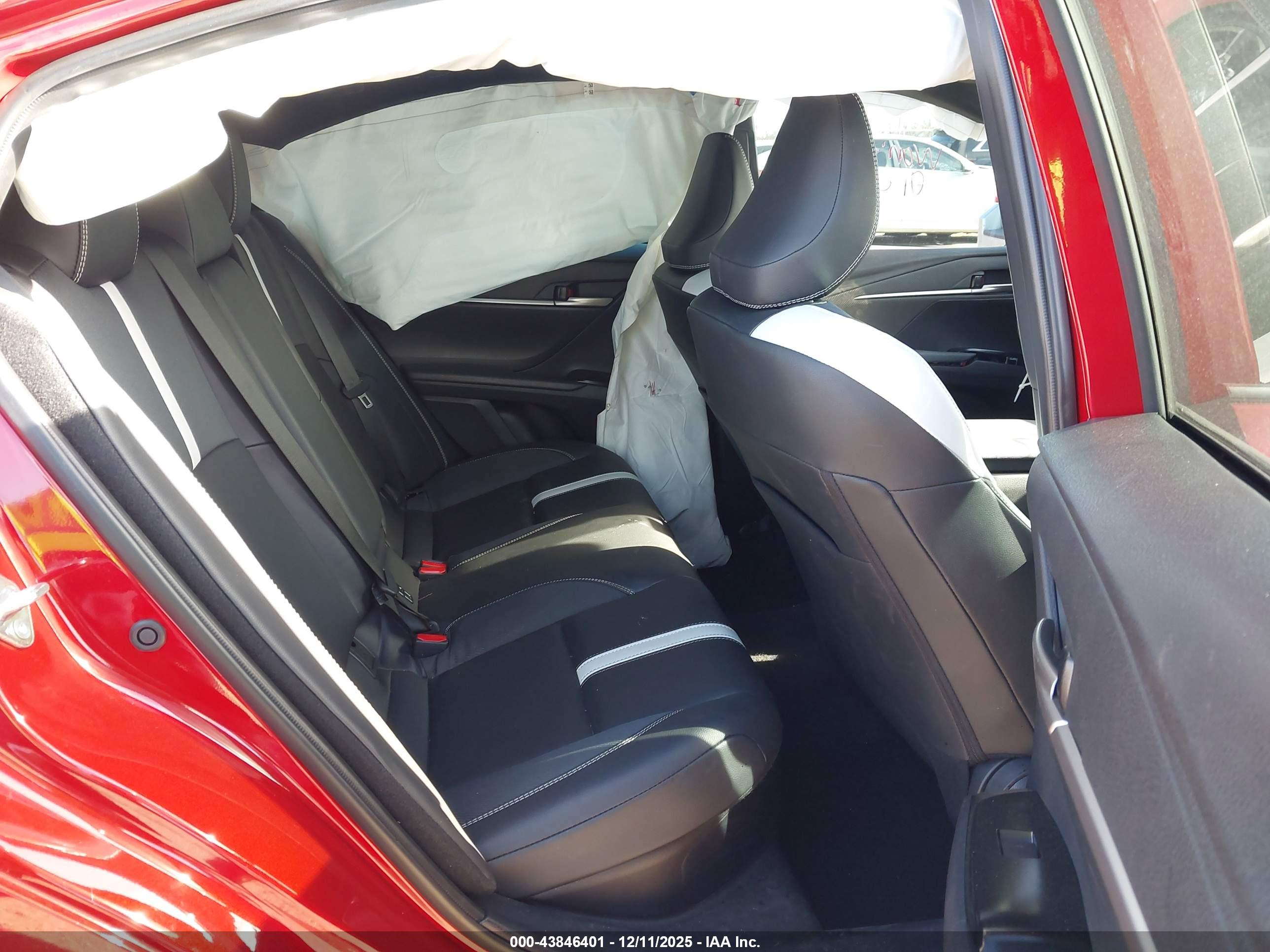 TOYOTA CAMRY image 8