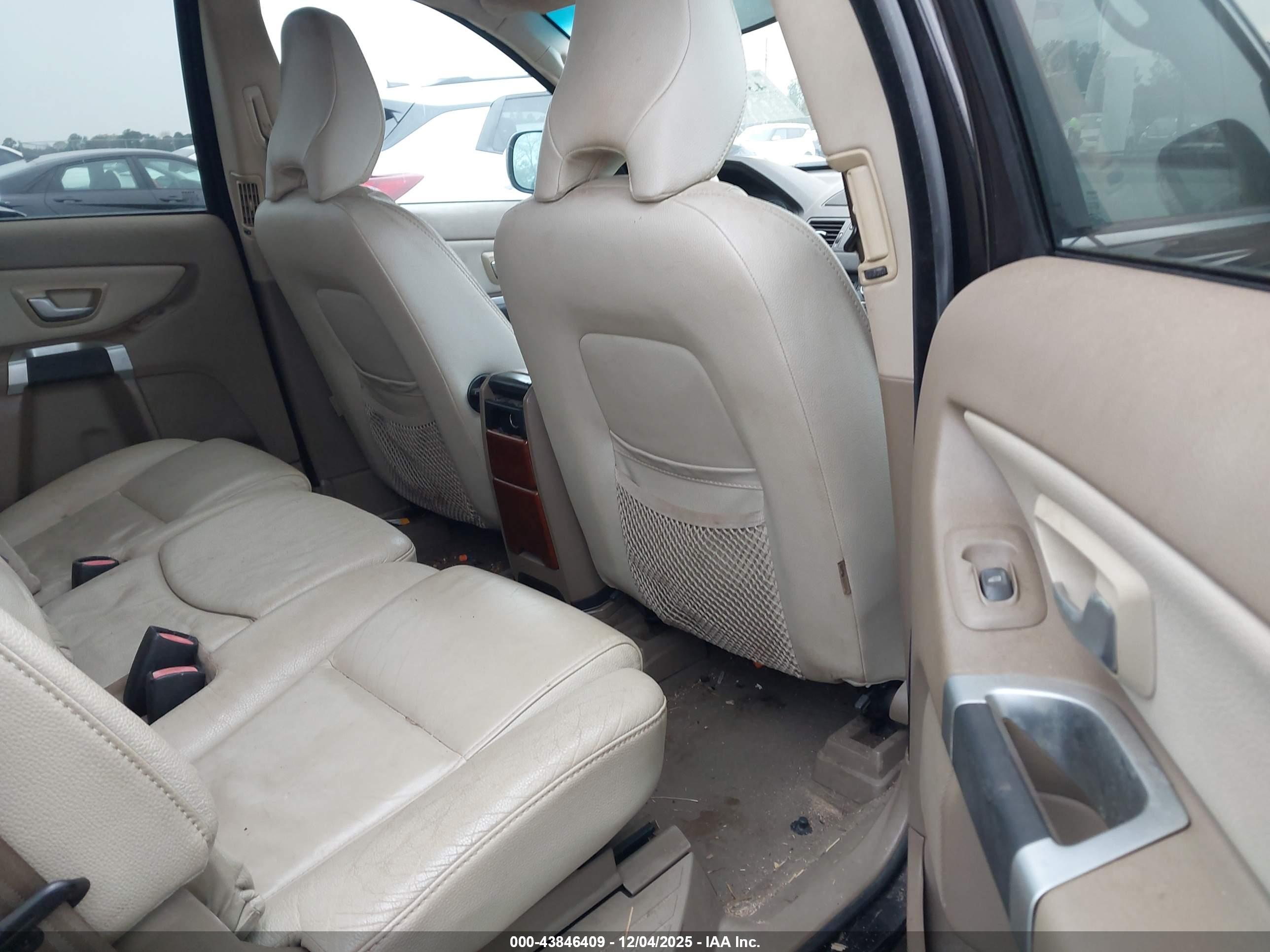 VOLVO XC90 image 8