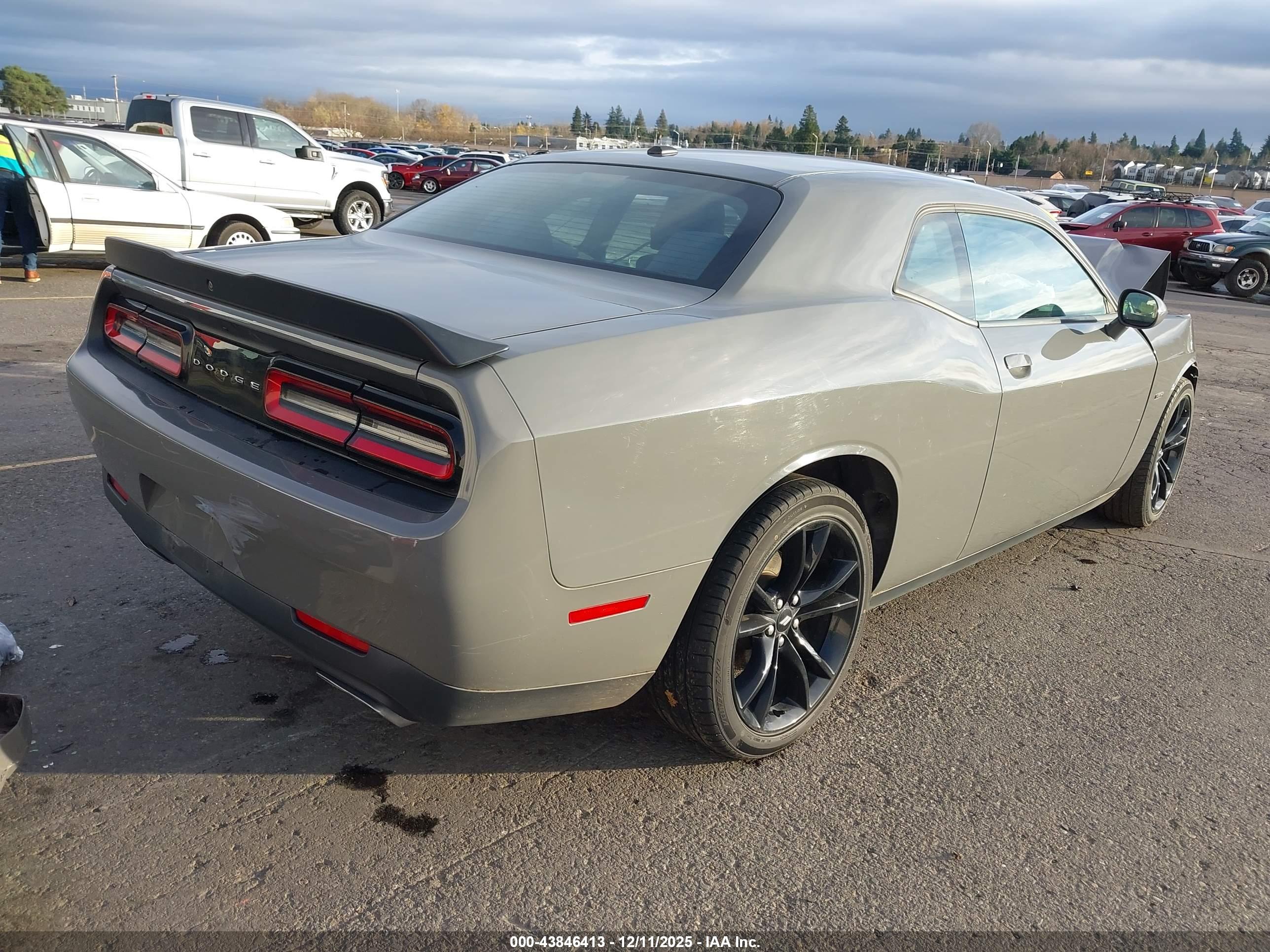 DODGE CHALLENGER image 4