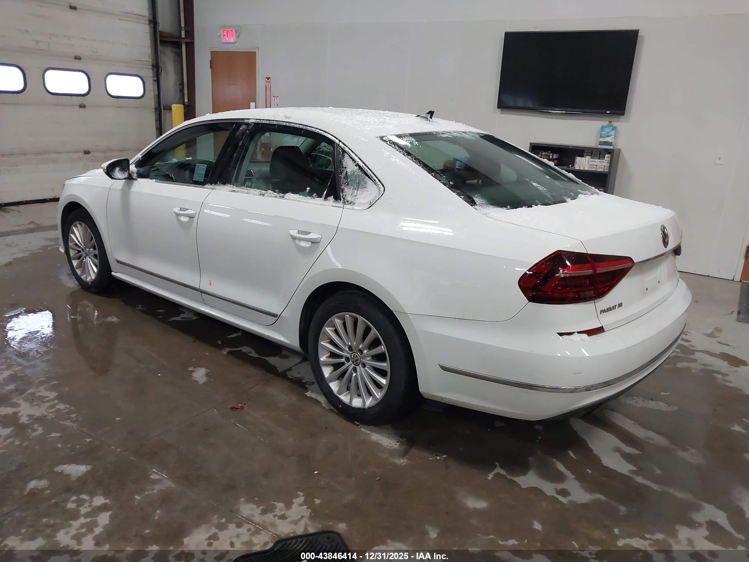 VOLKSWAGEN PASSAT image 3