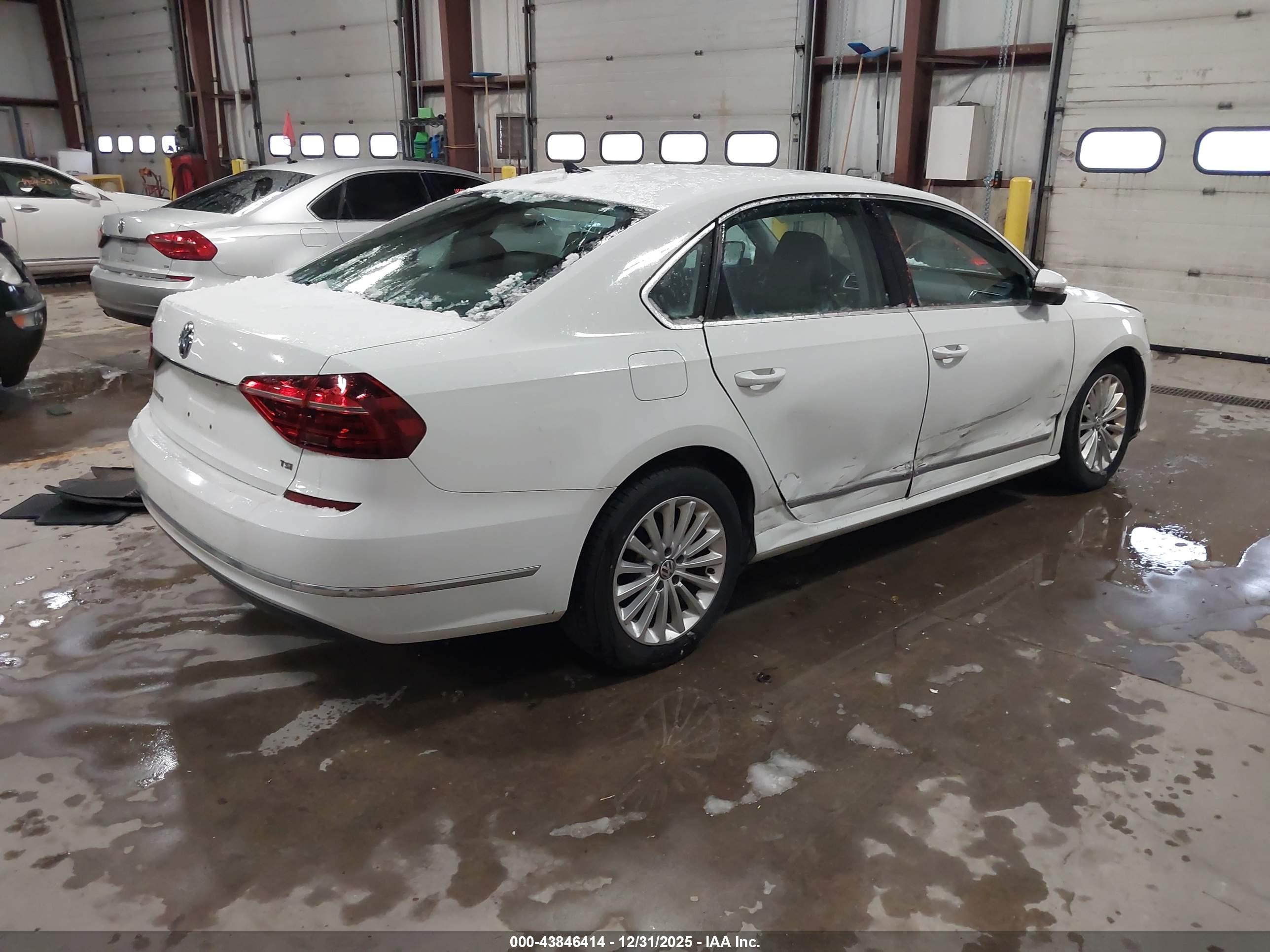 VOLKSWAGEN PASSAT image 4