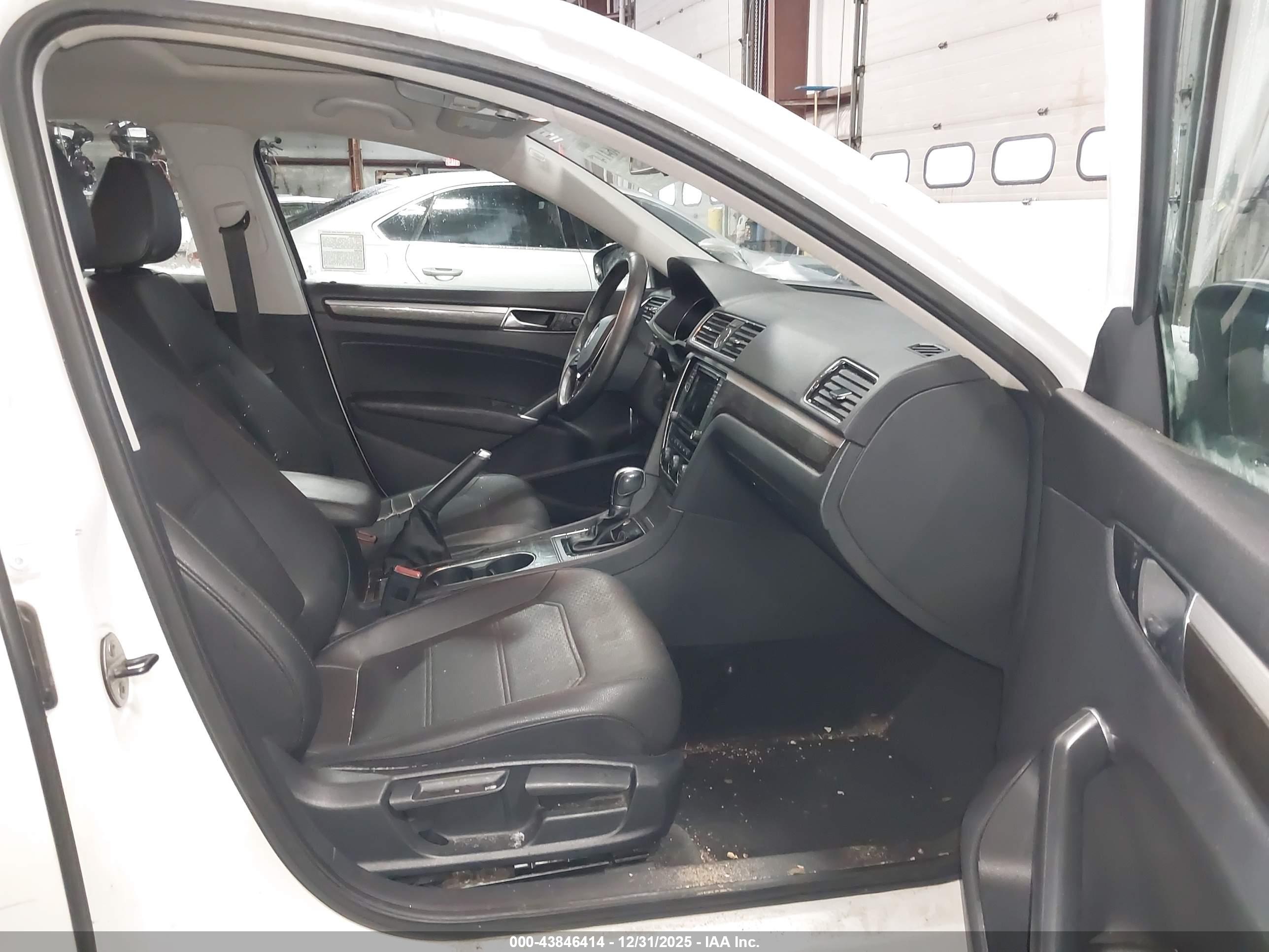 VOLKSWAGEN PASSAT image 5