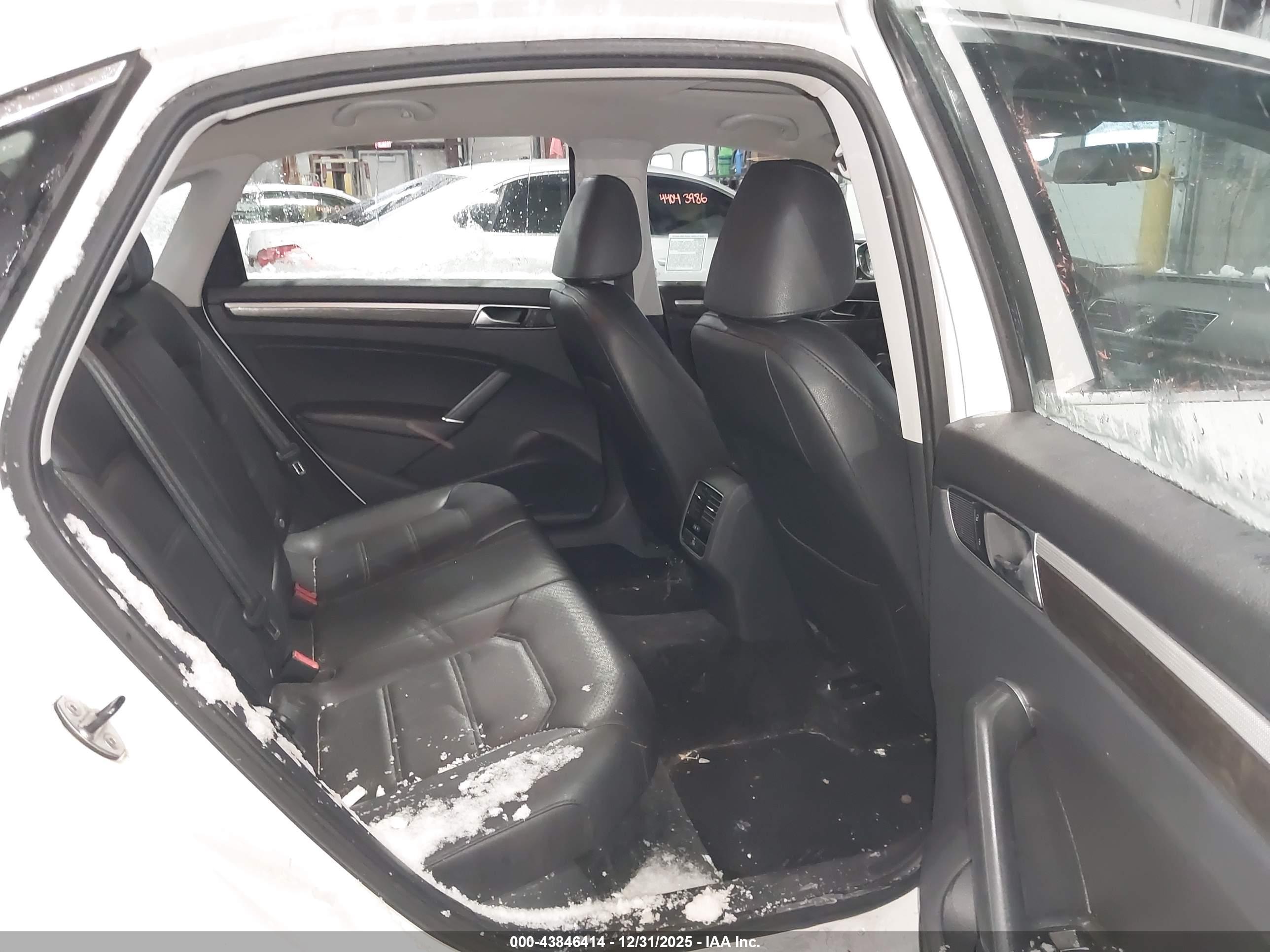 VOLKSWAGEN PASSAT image 8