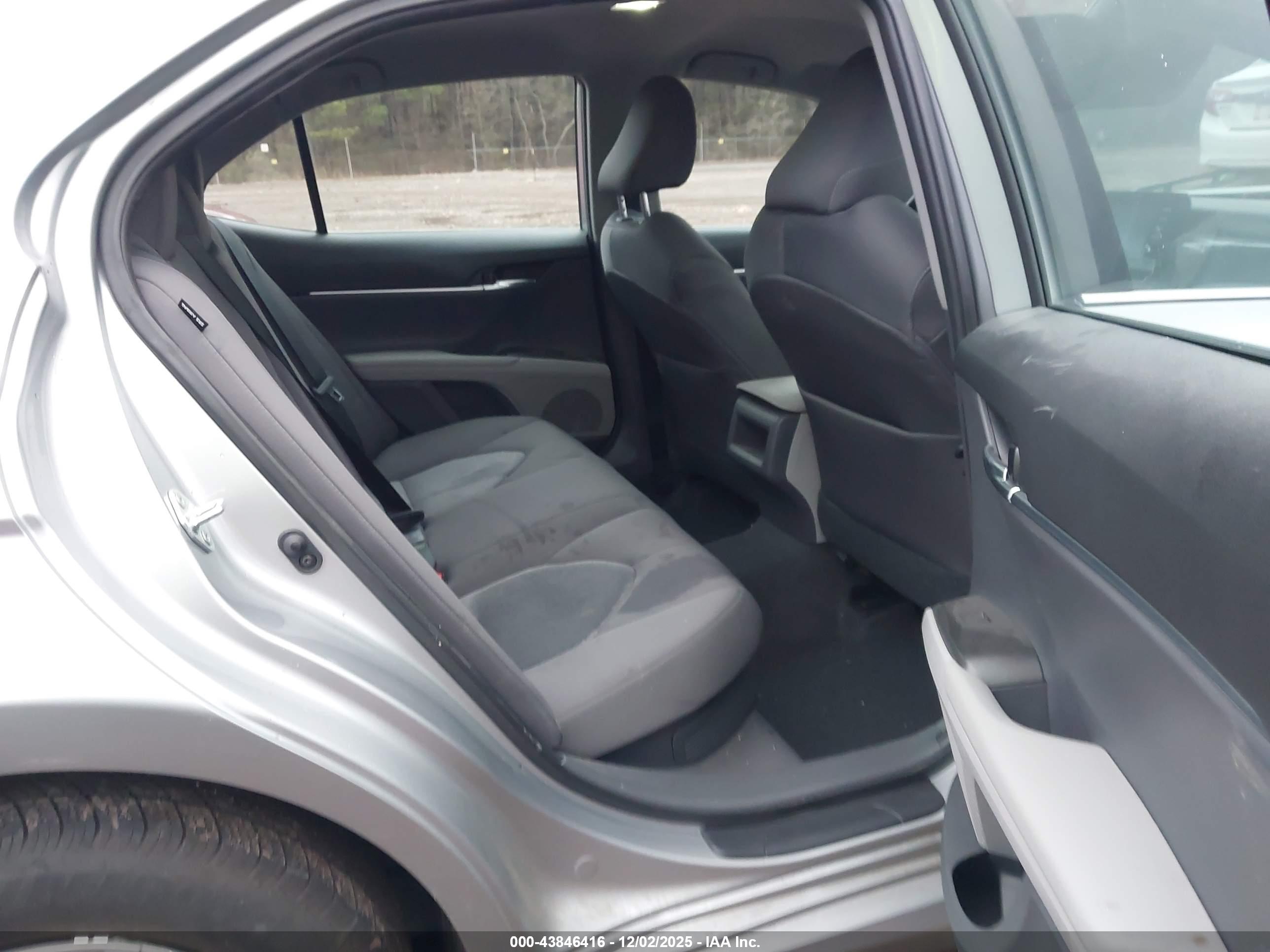 TOYOTA CAMRY image 8