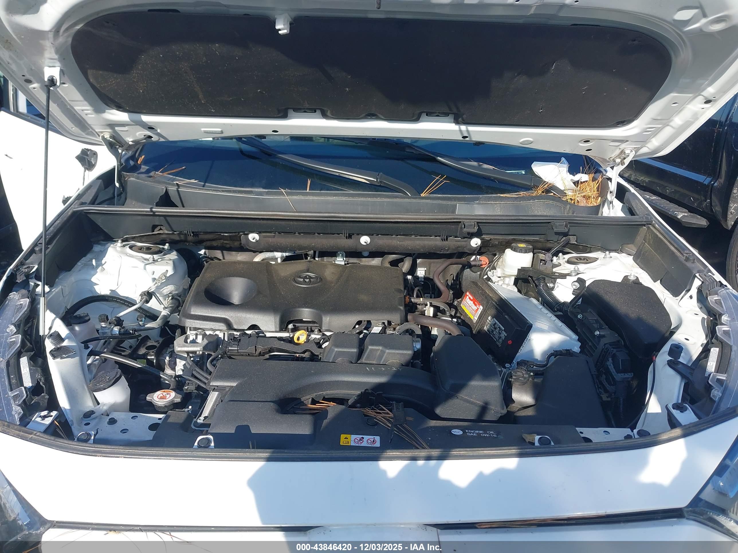 TOYOTA RAV4 image 10