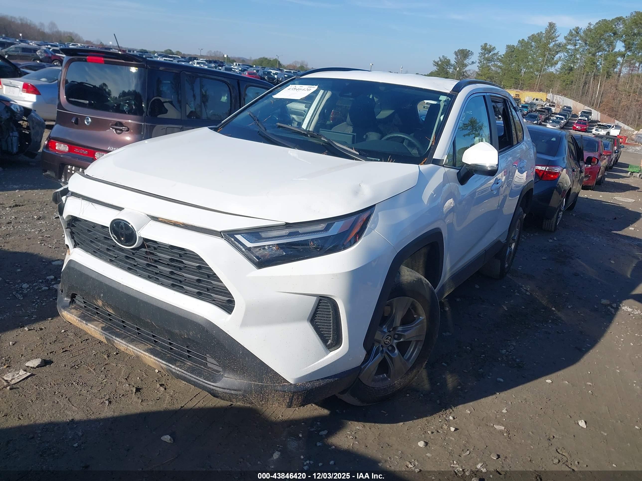 TOYOTA RAV4 image 2