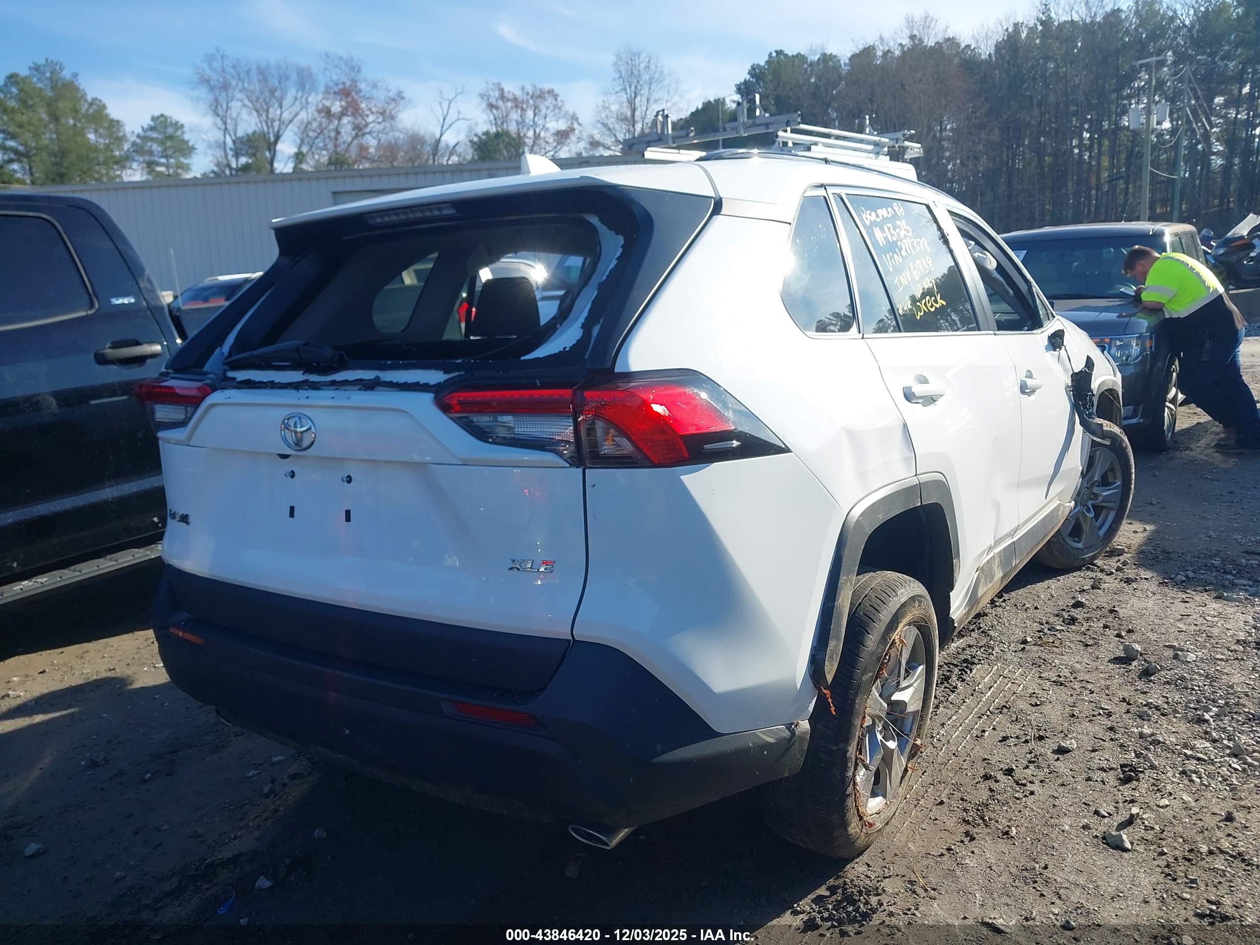 TOYOTA RAV4 image 4
