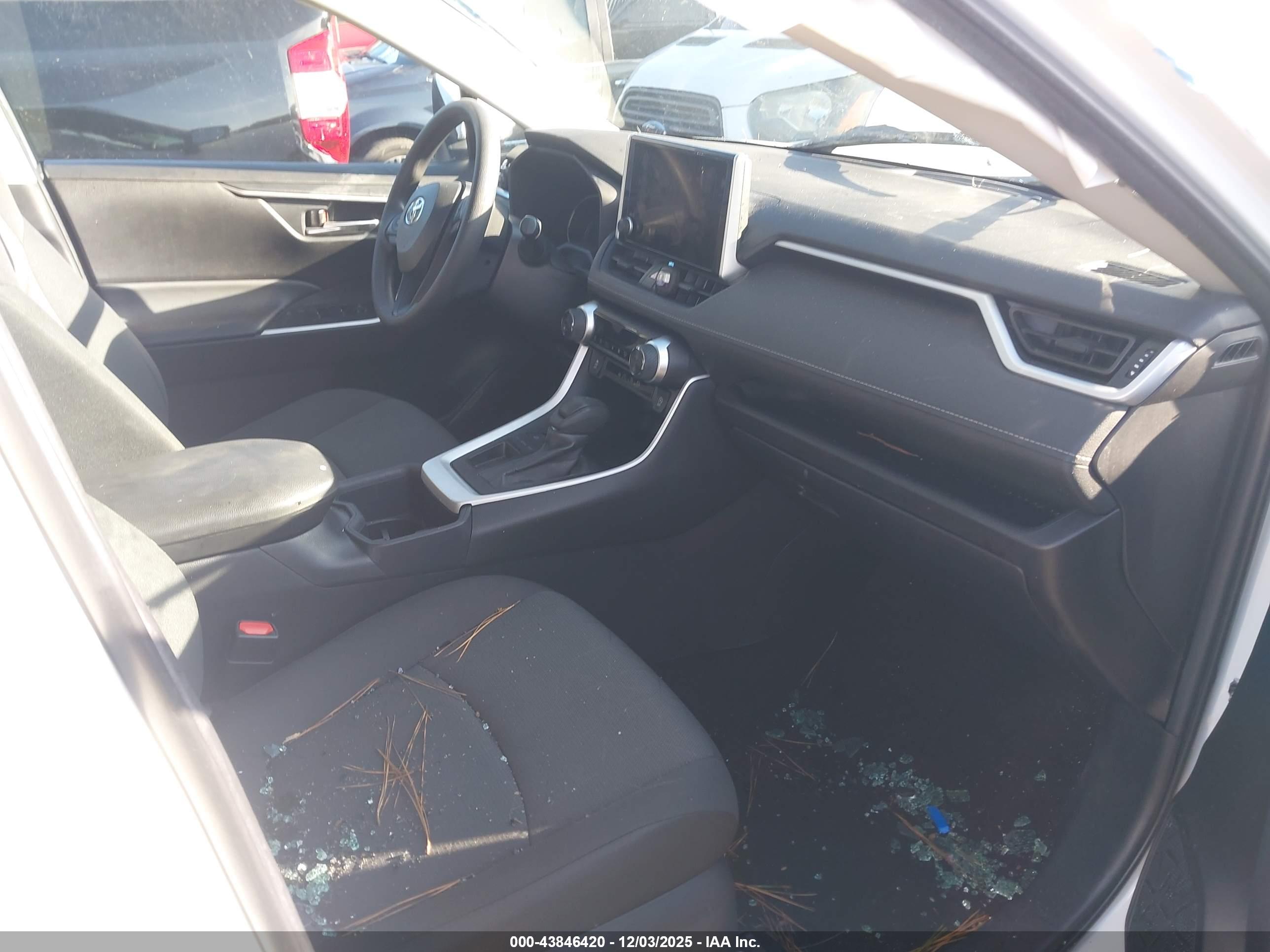 TOYOTA RAV4 image 5