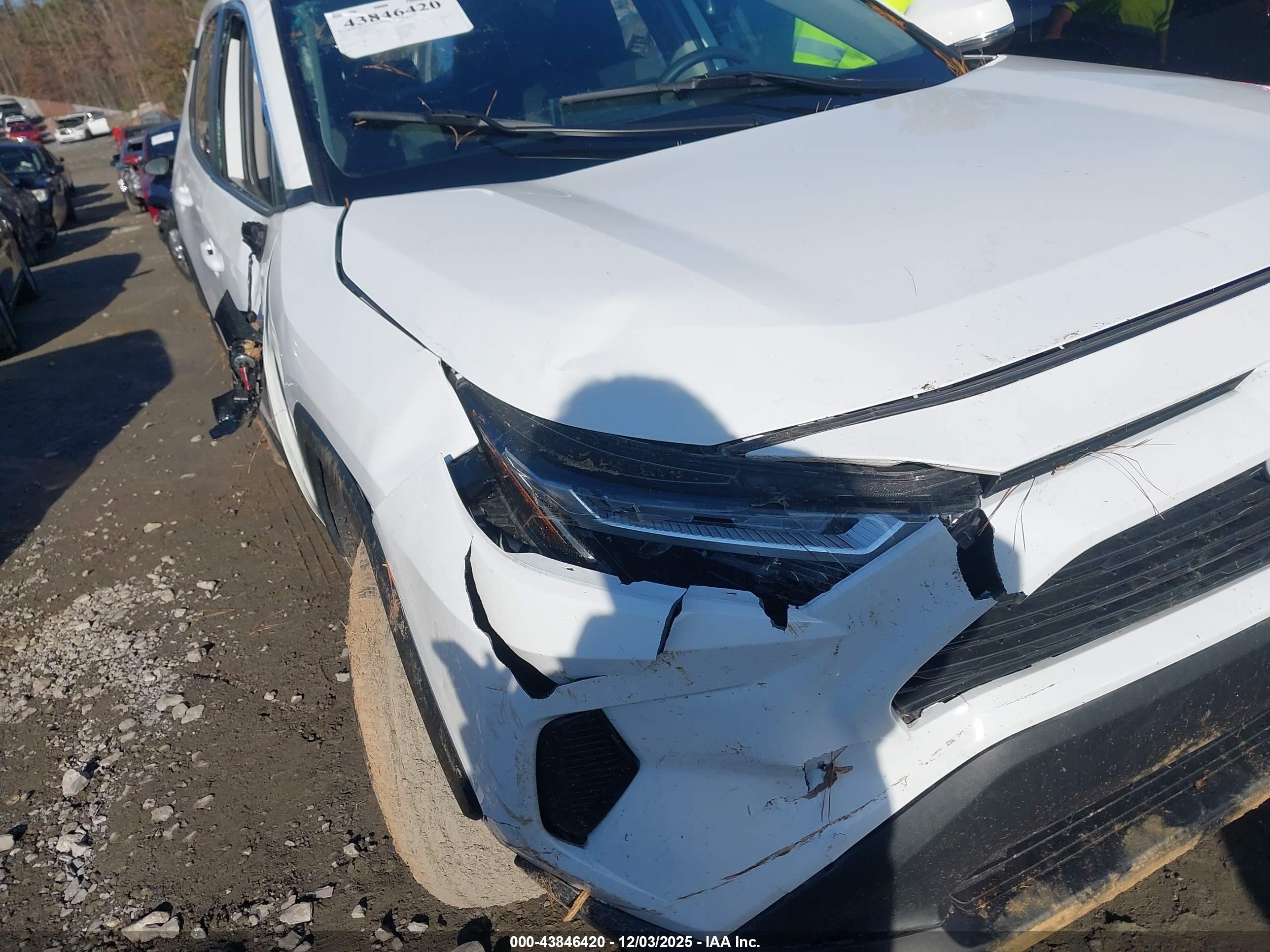 TOYOTA RAV4 image 6