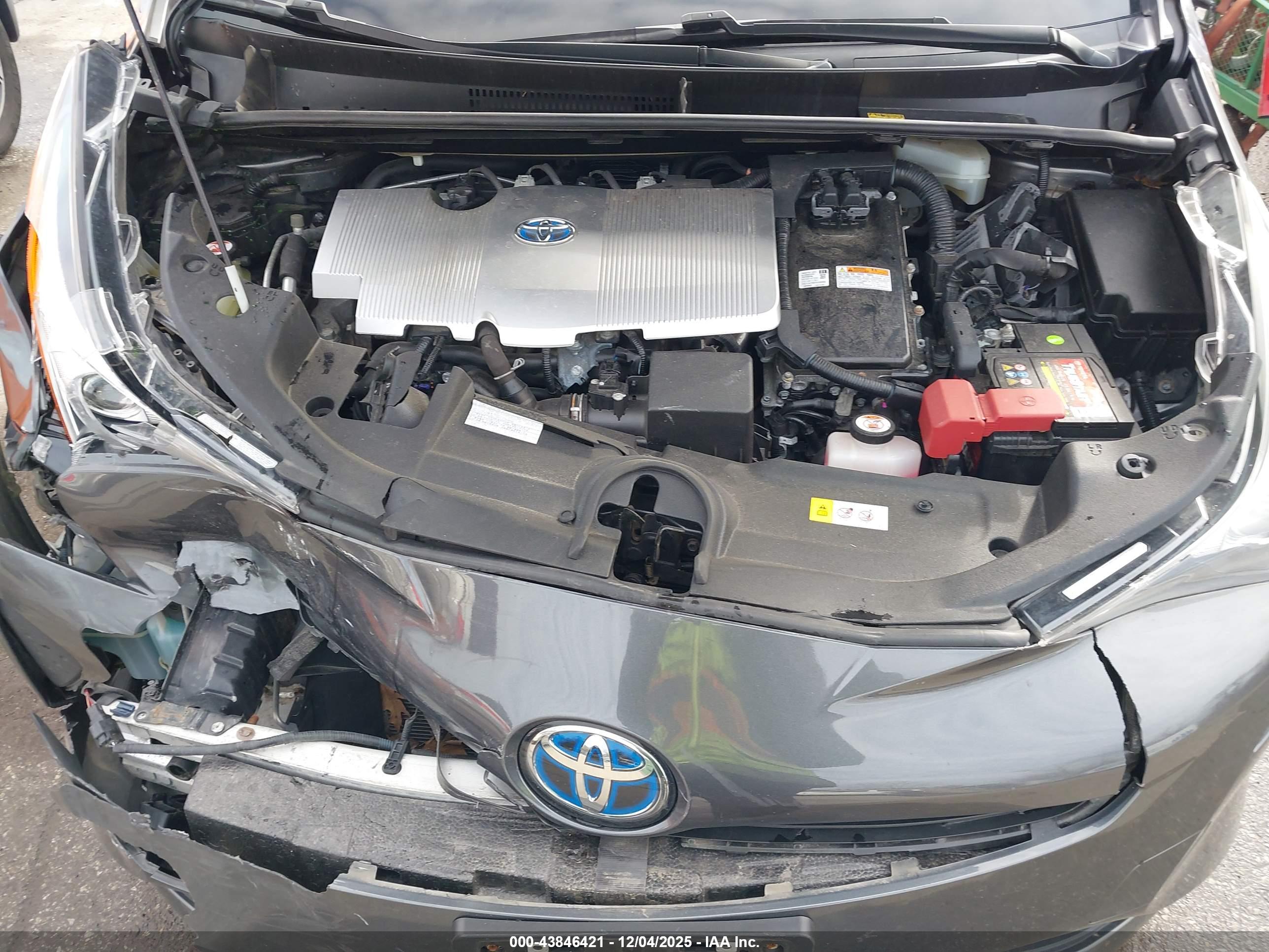 TOYOTA PRIUS image 10