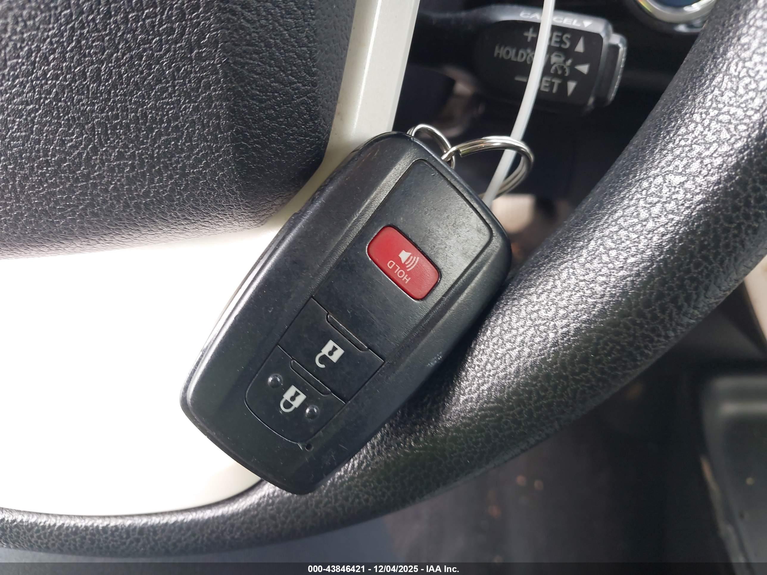 TOYOTA PRIUS image 11