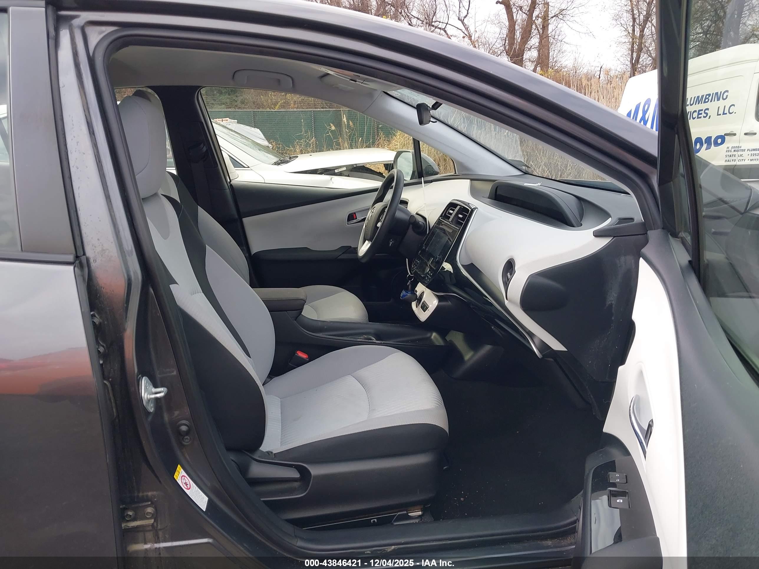 TOYOTA PRIUS image 5