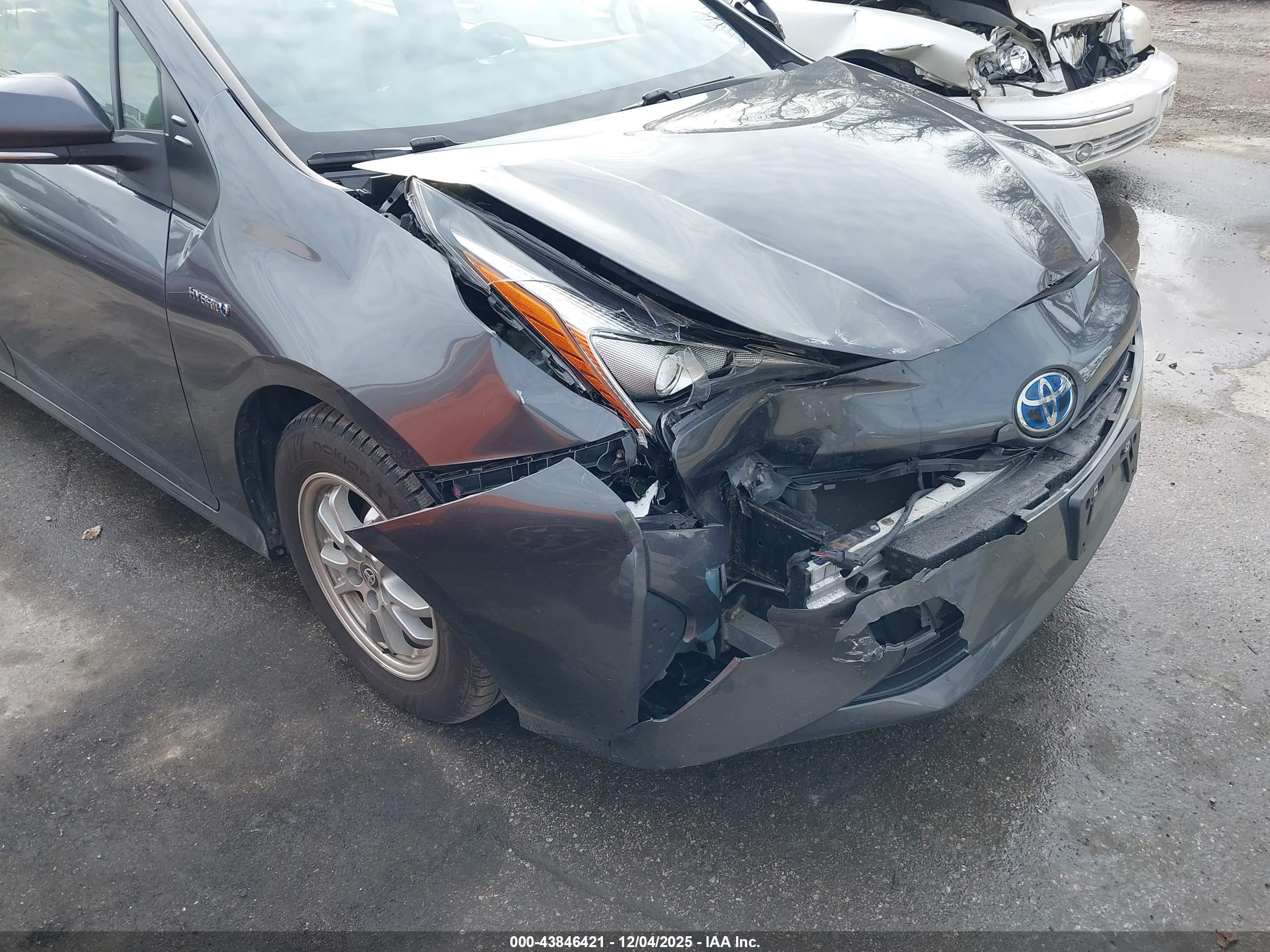 TOYOTA PRIUS image 6