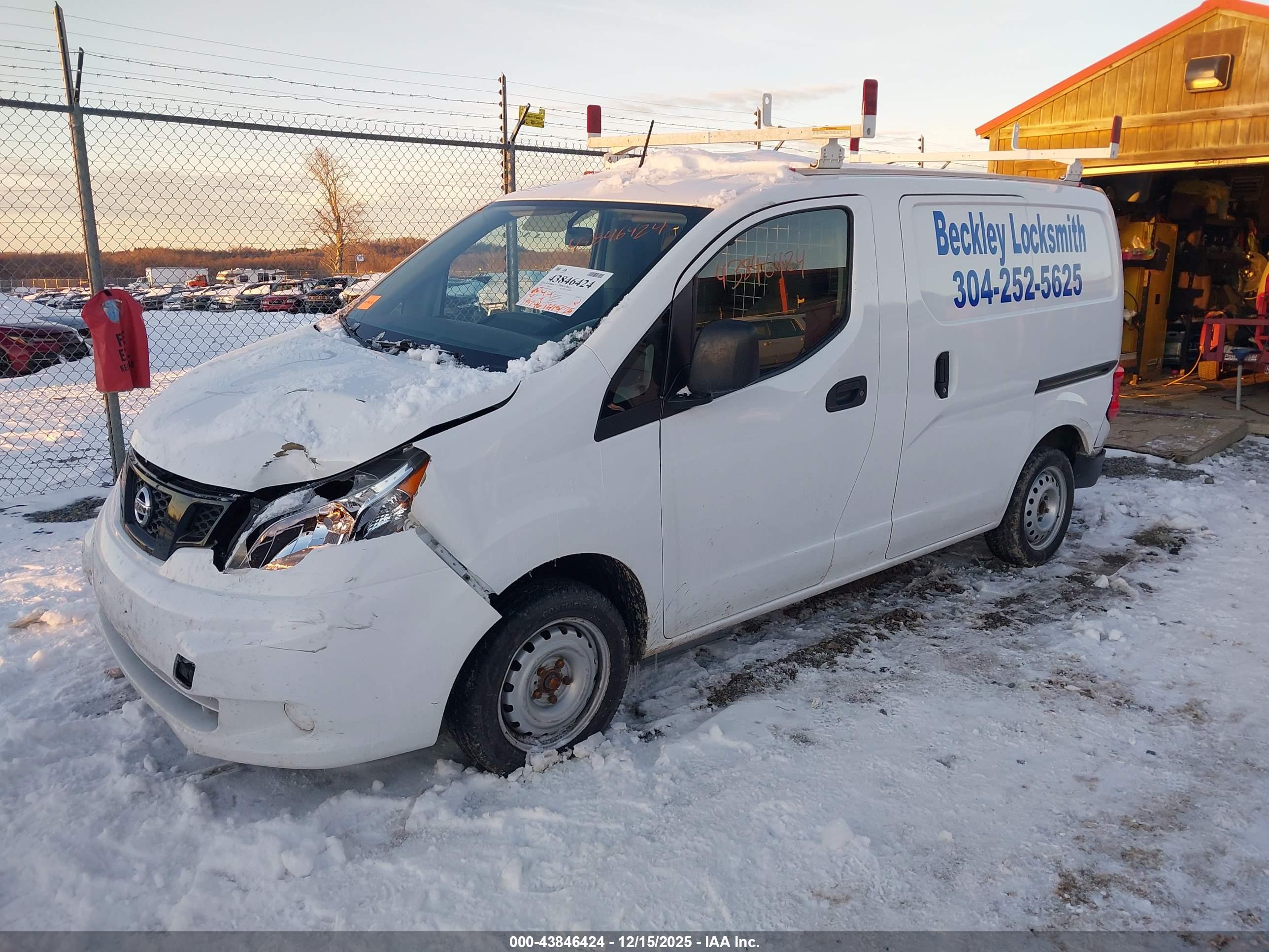 NISSAN NV200 image 2