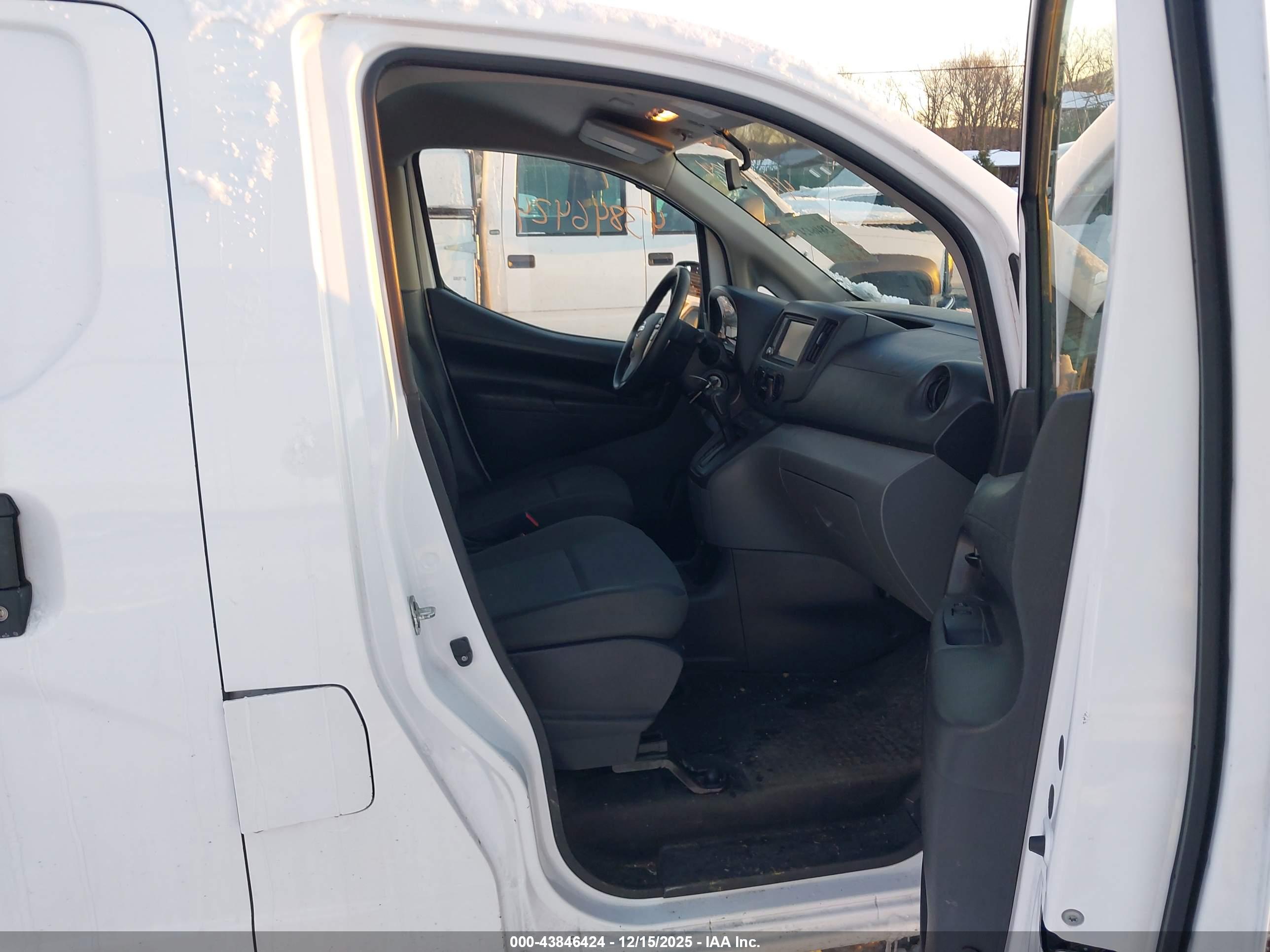 NISSAN NV200 image 5