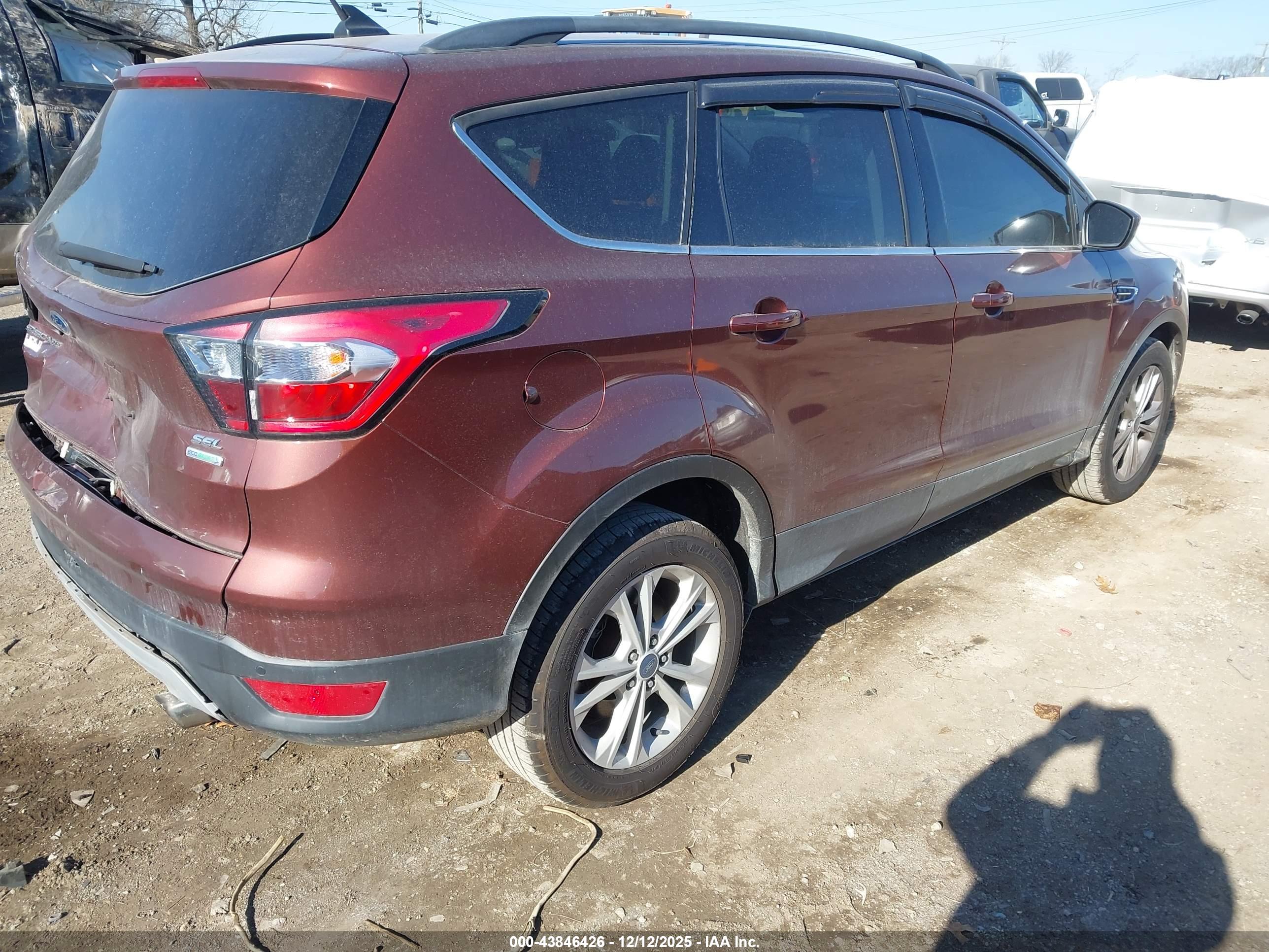 FORD ESCAPE image 4