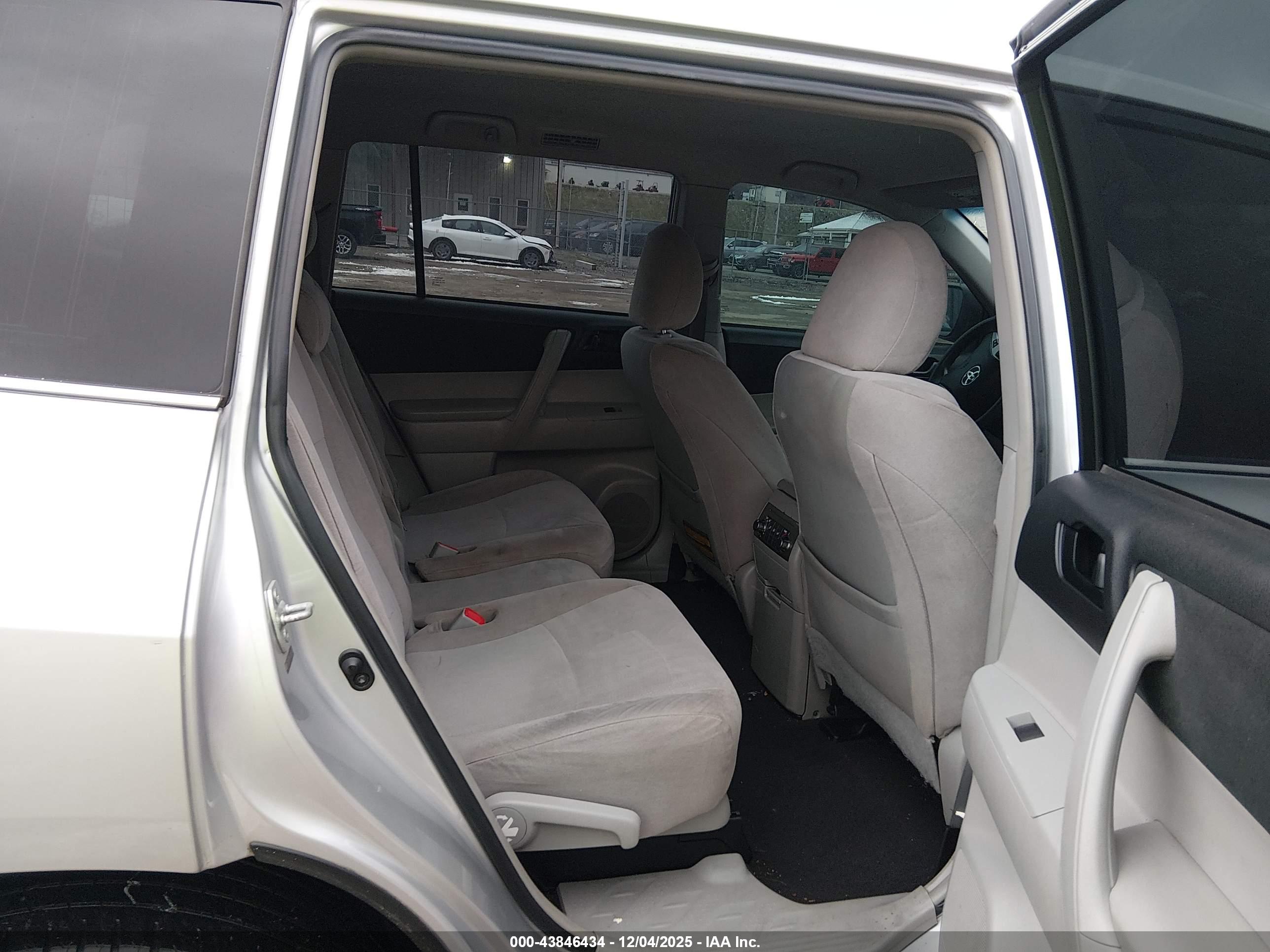 TOYOTA HIGHLANDER image 8