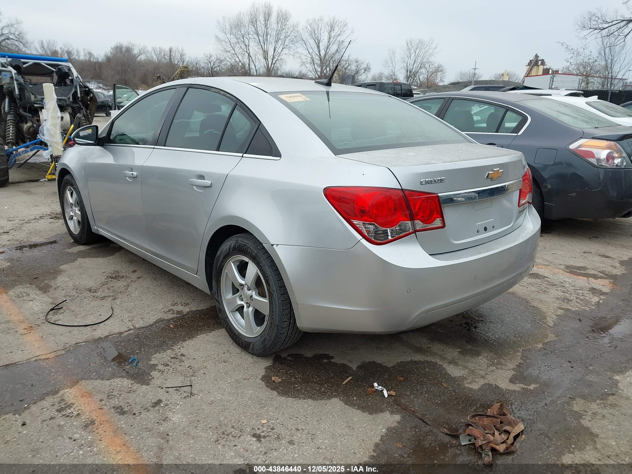 CHEVROLET CRUZE image 3