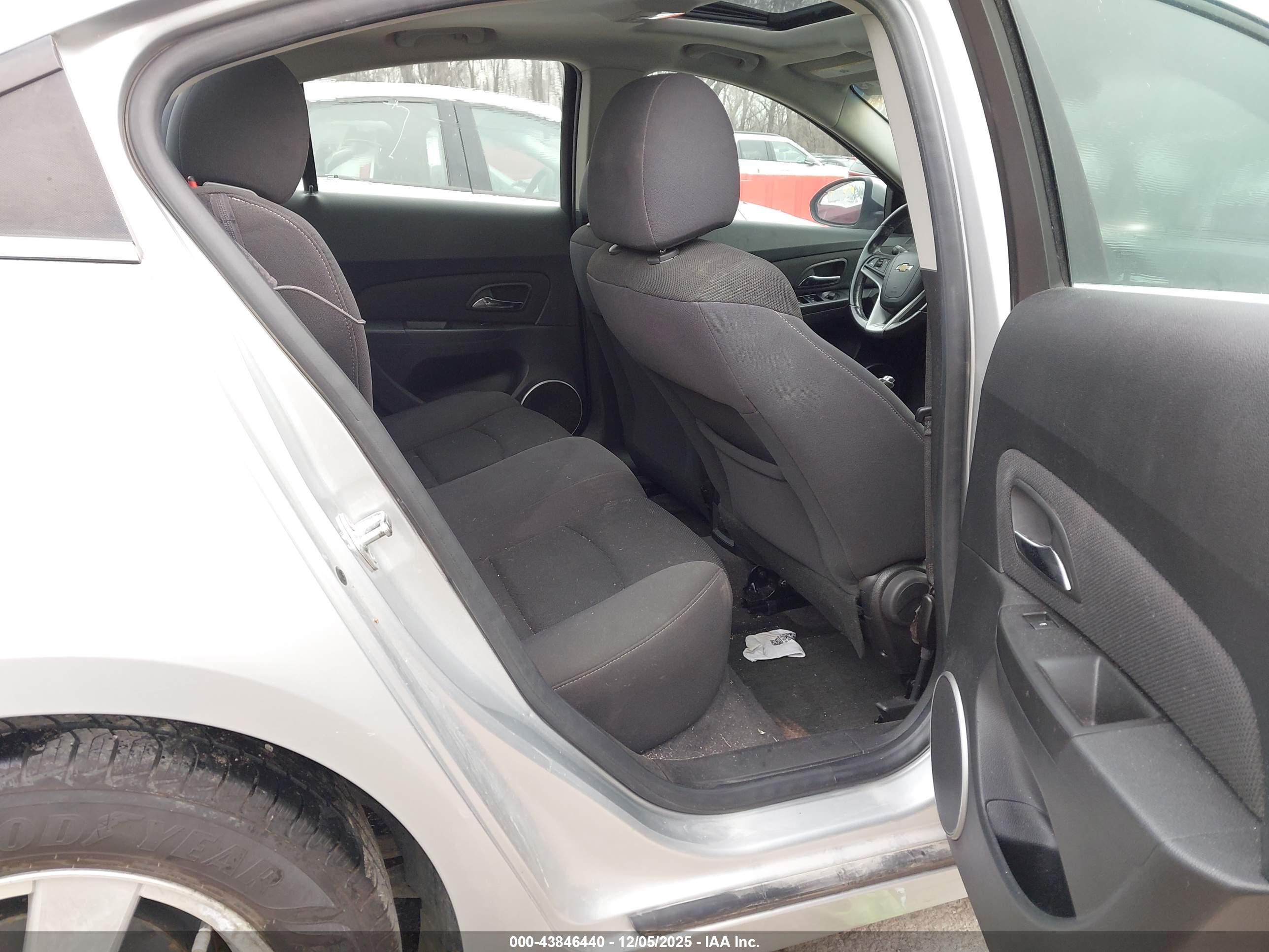 CHEVROLET CRUZE image 8