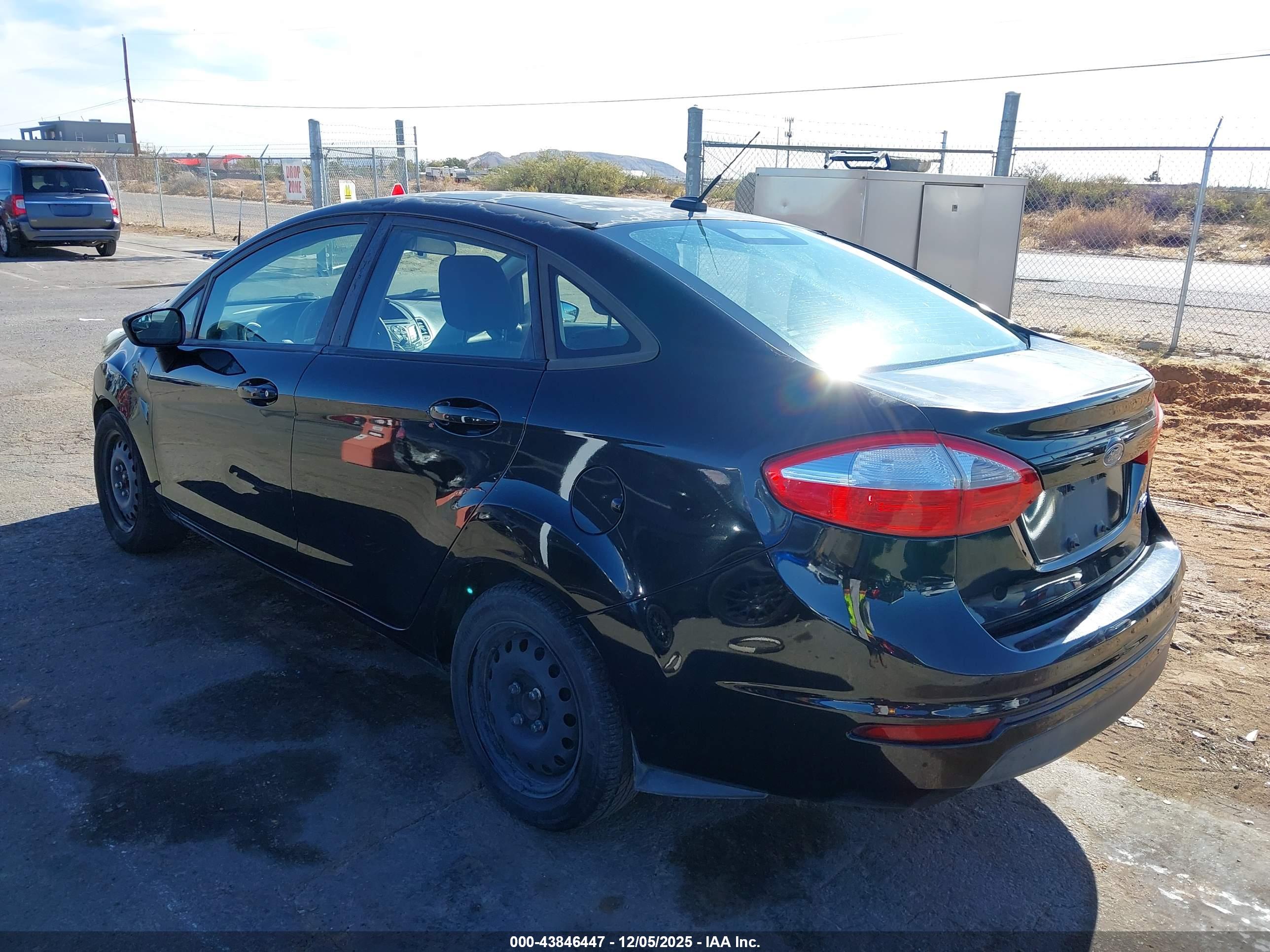 FORD FIESTA image 3