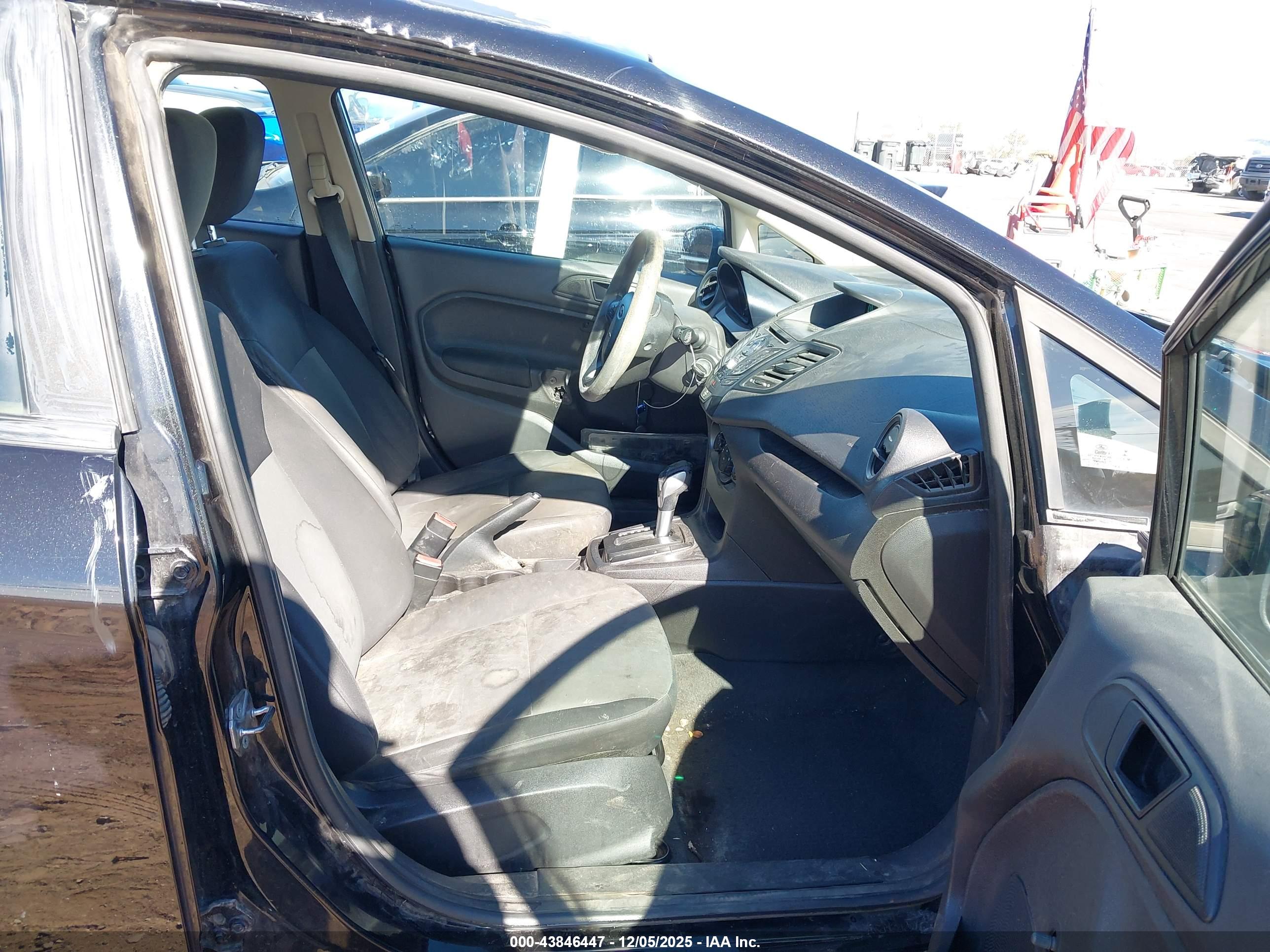FORD FIESTA image 5