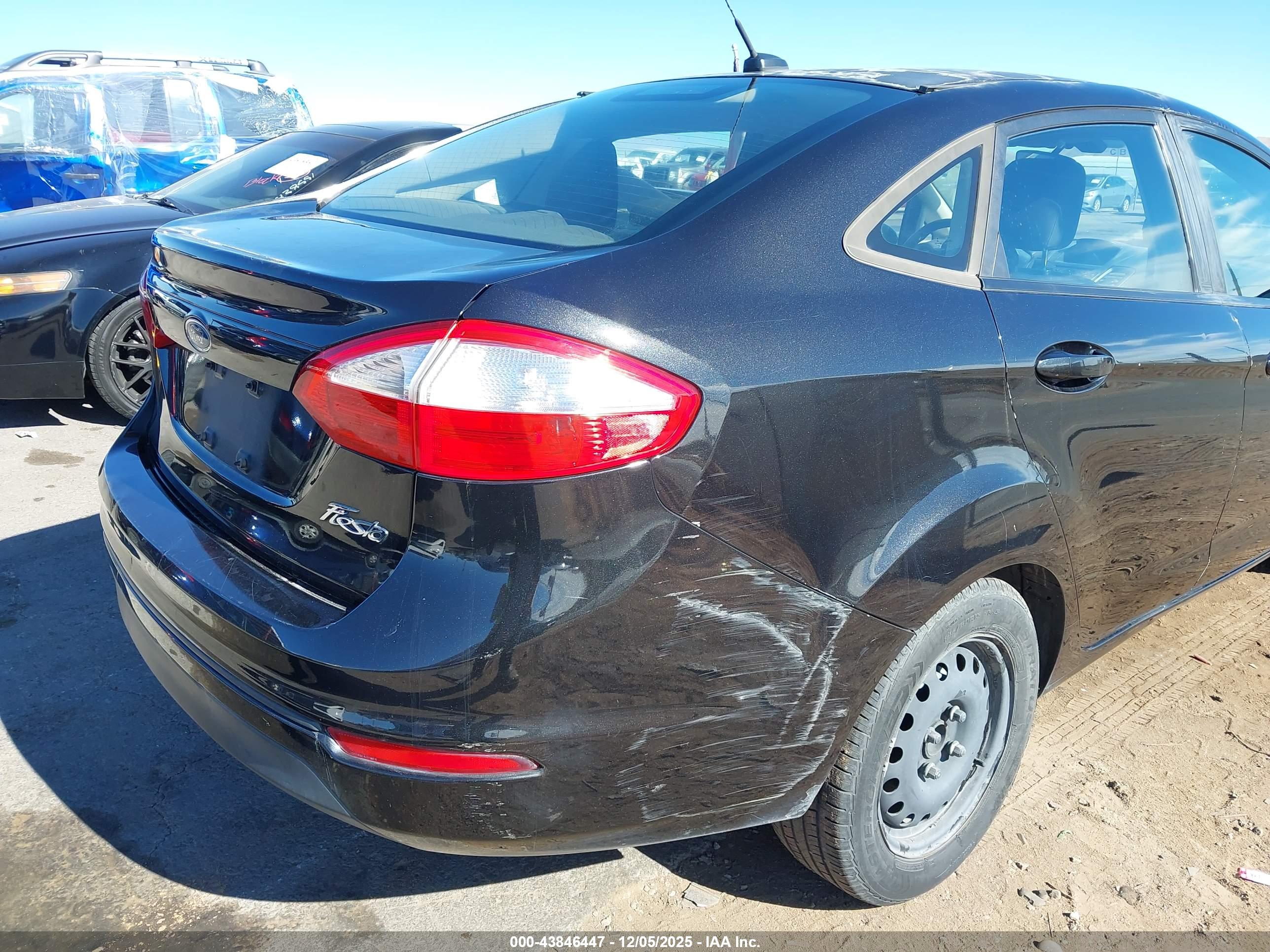 FORD FIESTA image 6
