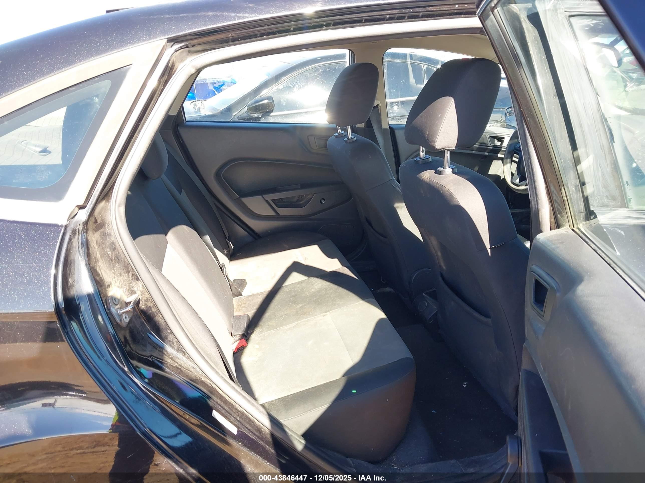 FORD FIESTA image 8