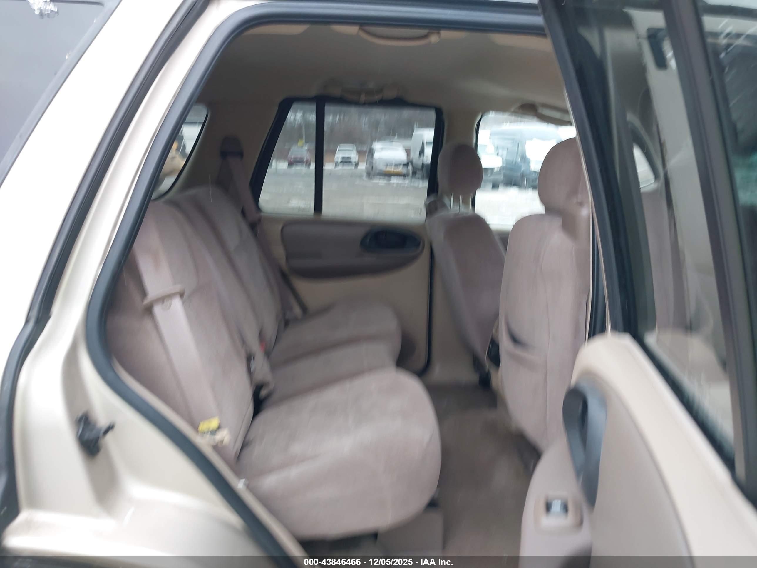 CHEVROLET TRAILBLAZER image 8