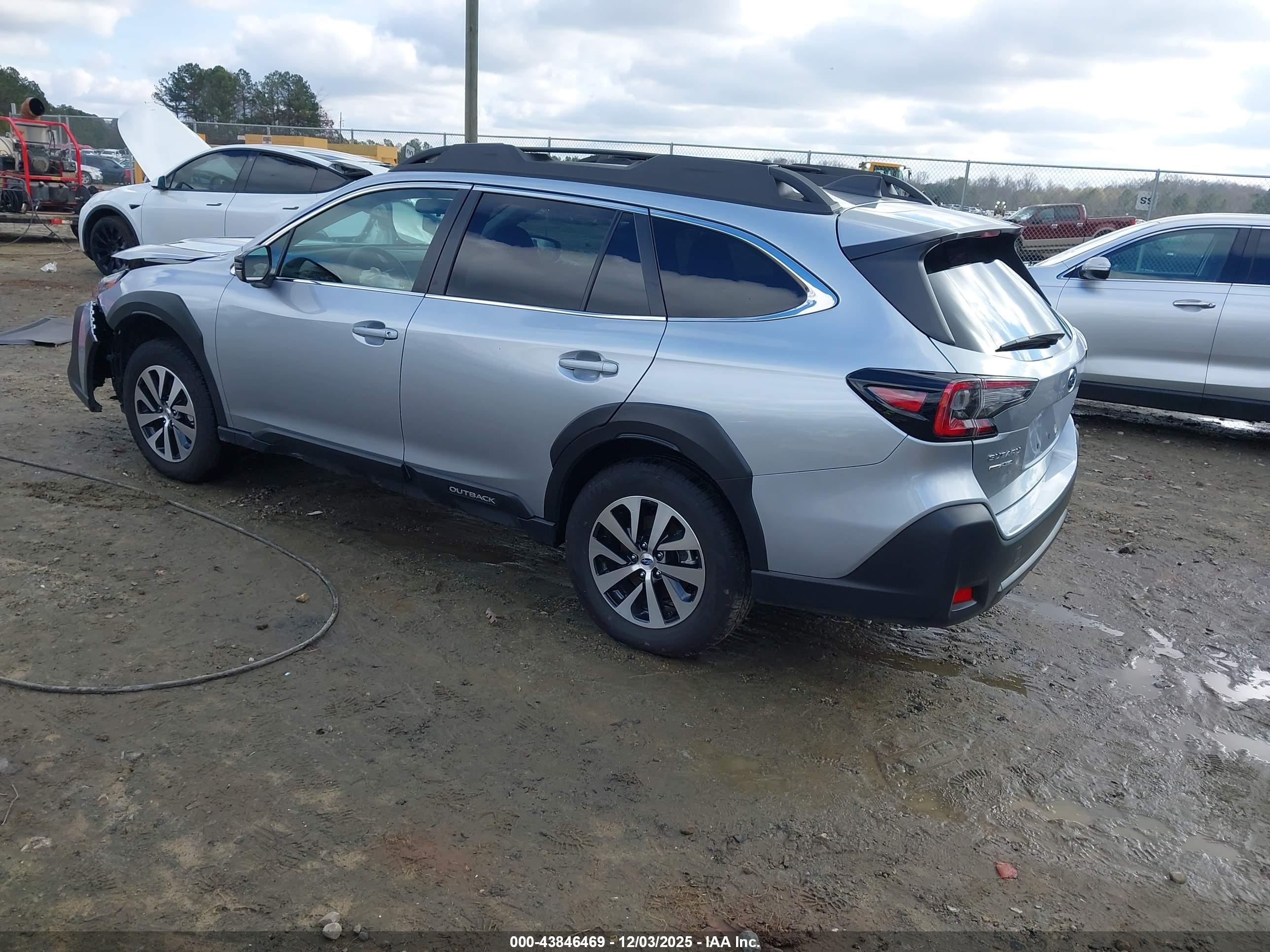 SUBARU OUTBACK image 3
