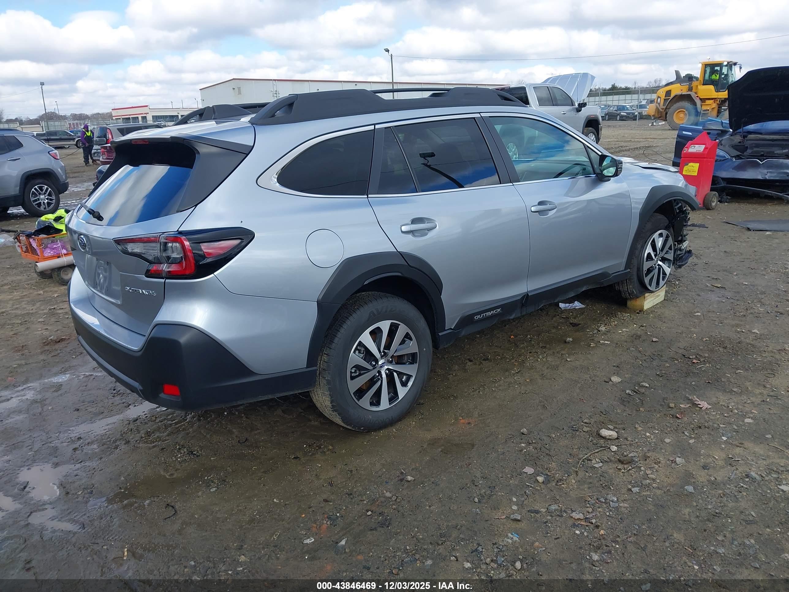SUBARU OUTBACK image 4