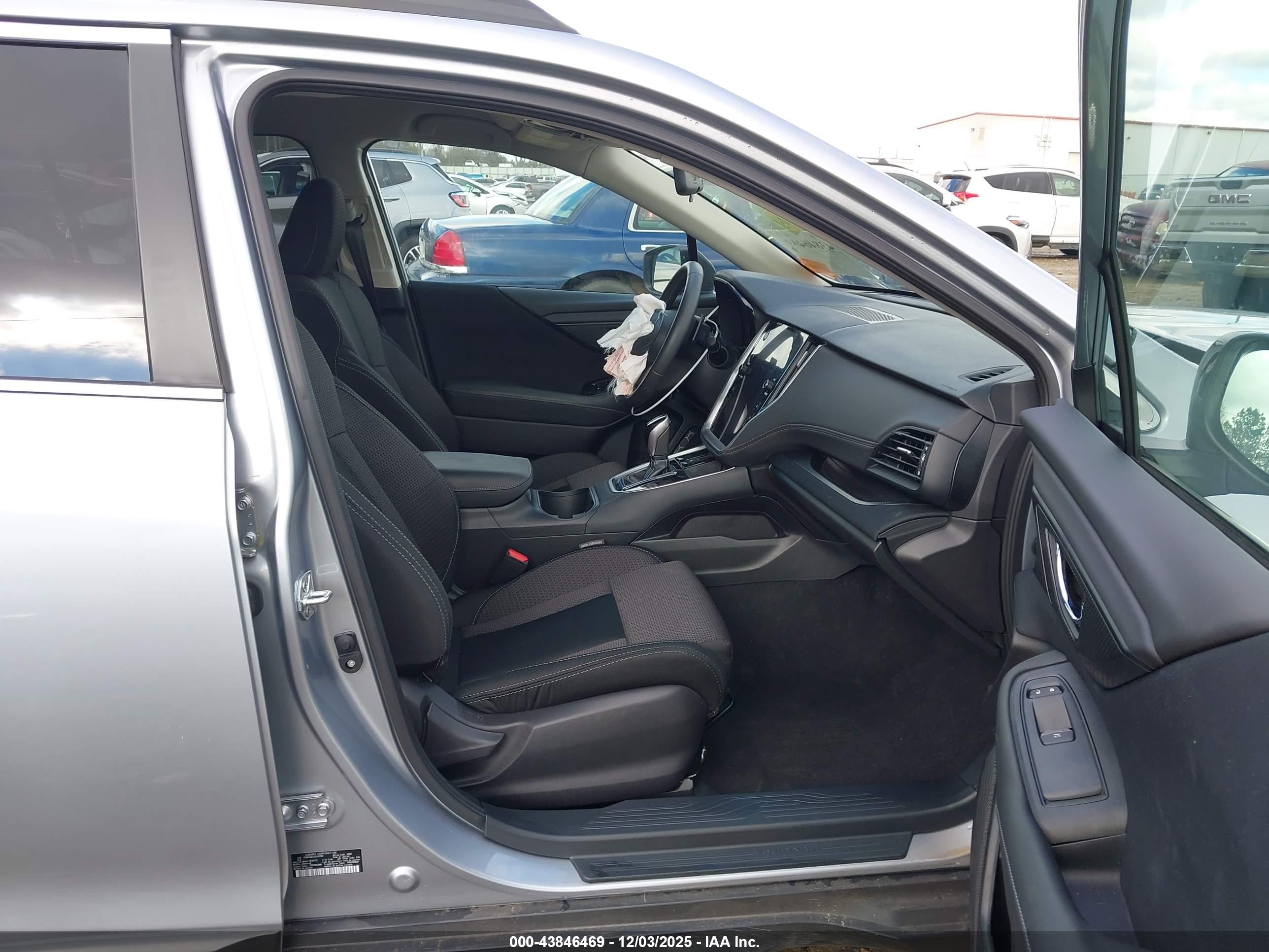 SUBARU OUTBACK image 5