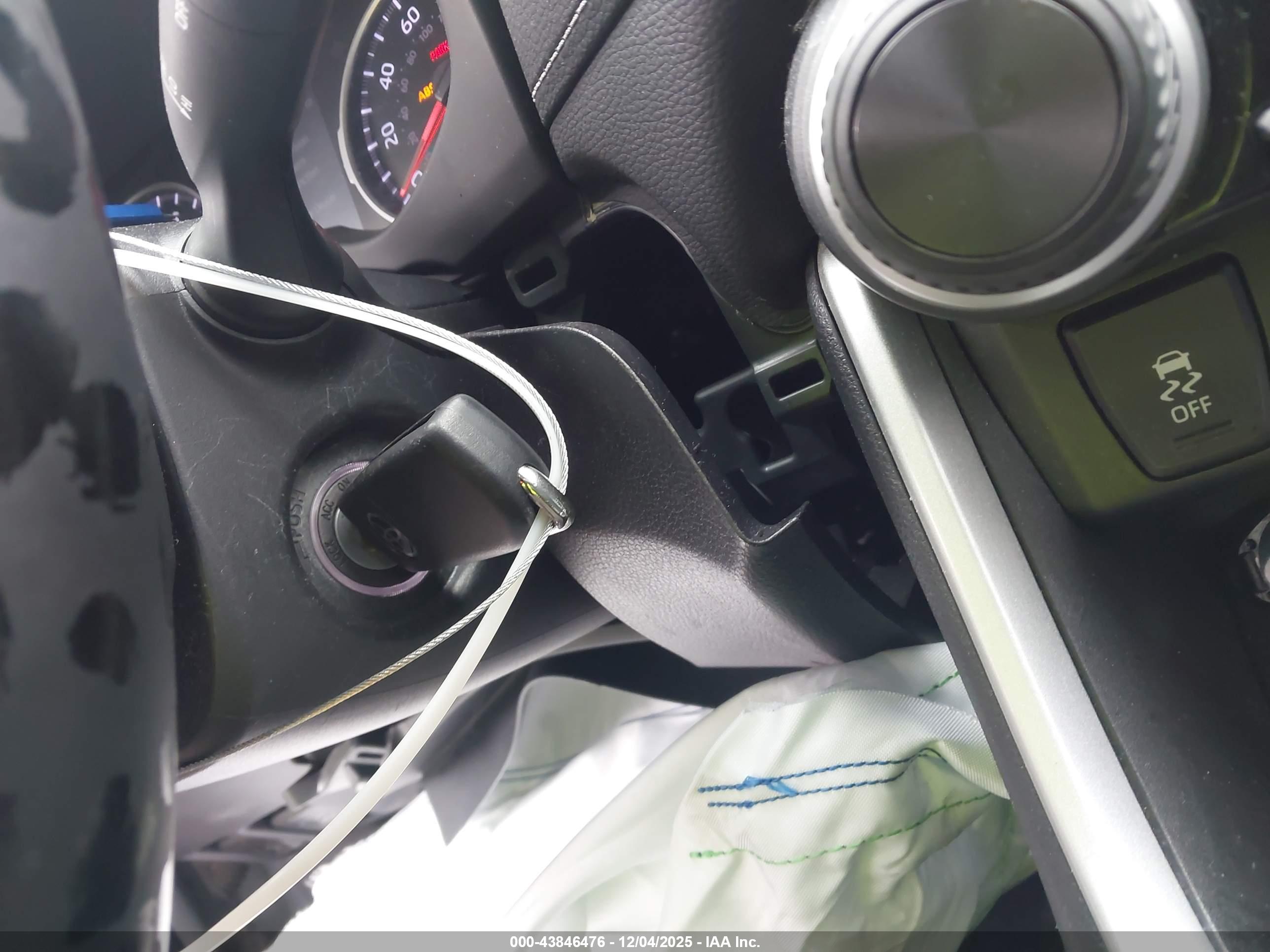 TOYOTA RAV4 image 11
