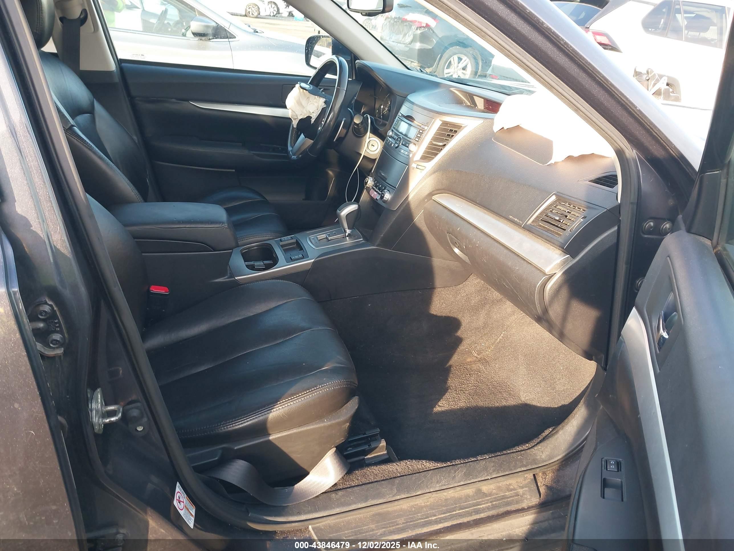 SUBARU OUTBACK image 5