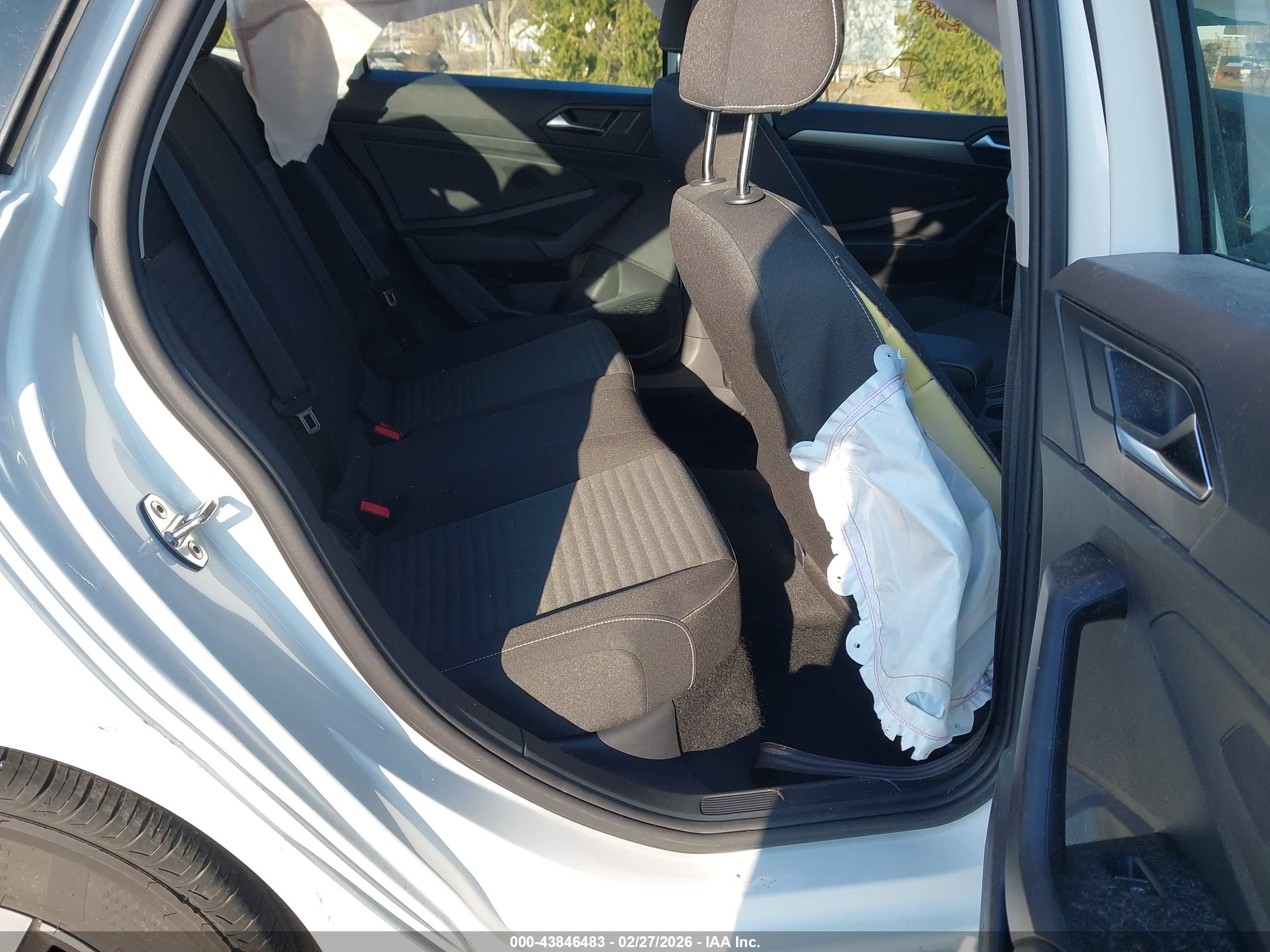 VOLKSWAGEN JETTA image 8