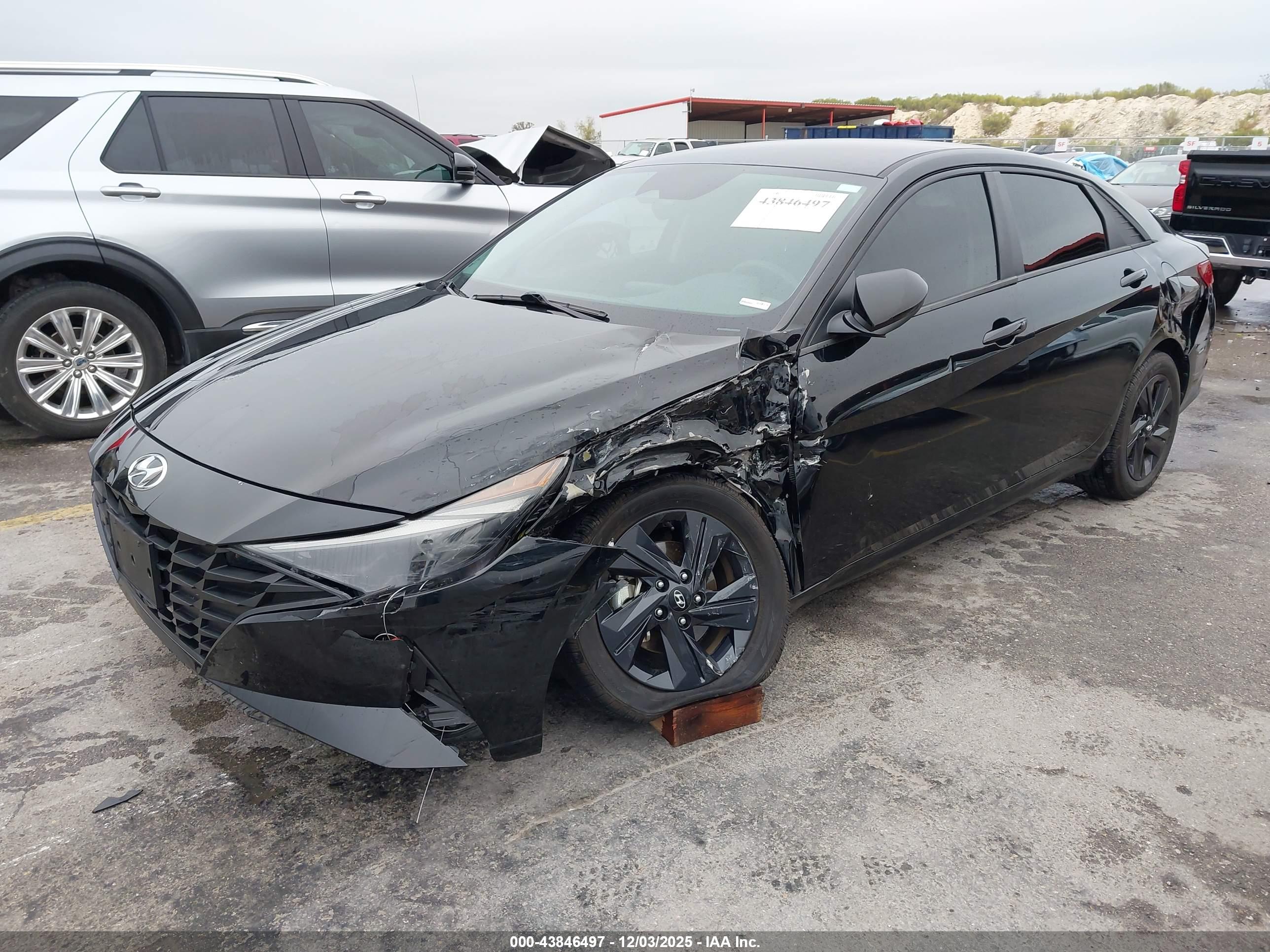 HYUNDAI ELANTRA image 2