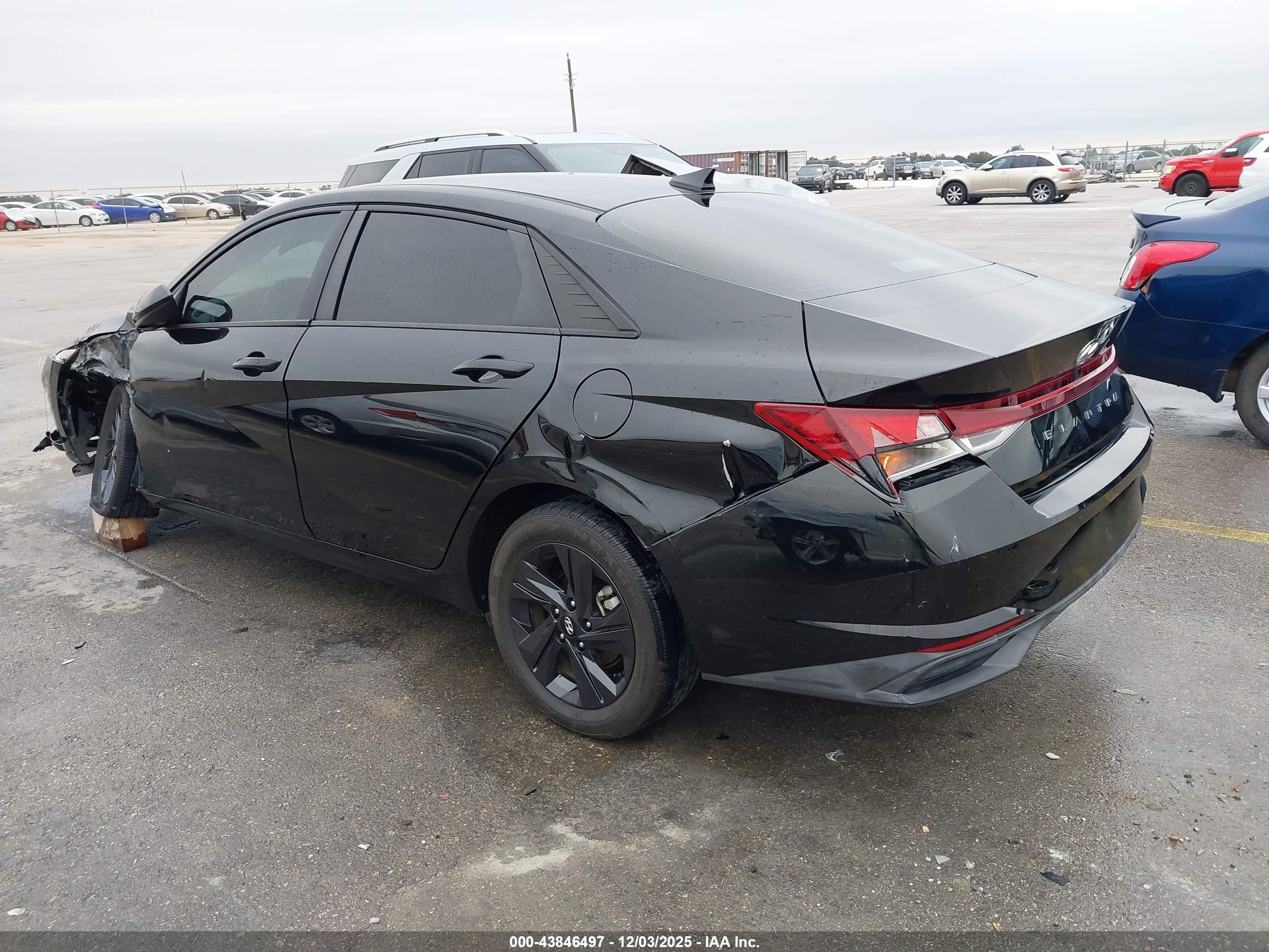 HYUNDAI ELANTRA image 3