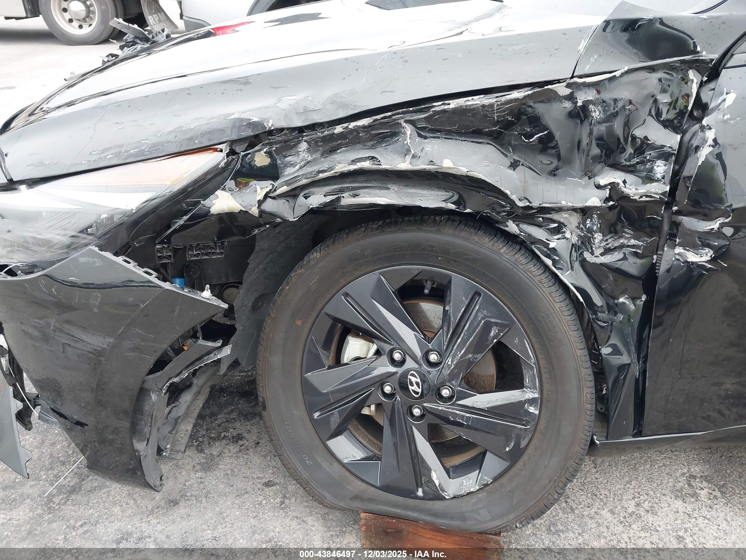 HYUNDAI ELANTRA image 6