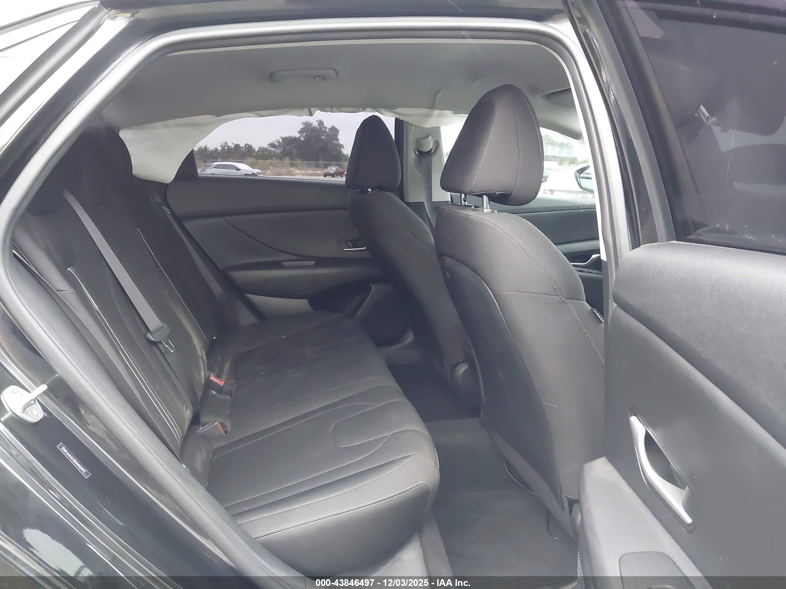 HYUNDAI ELANTRA image 8