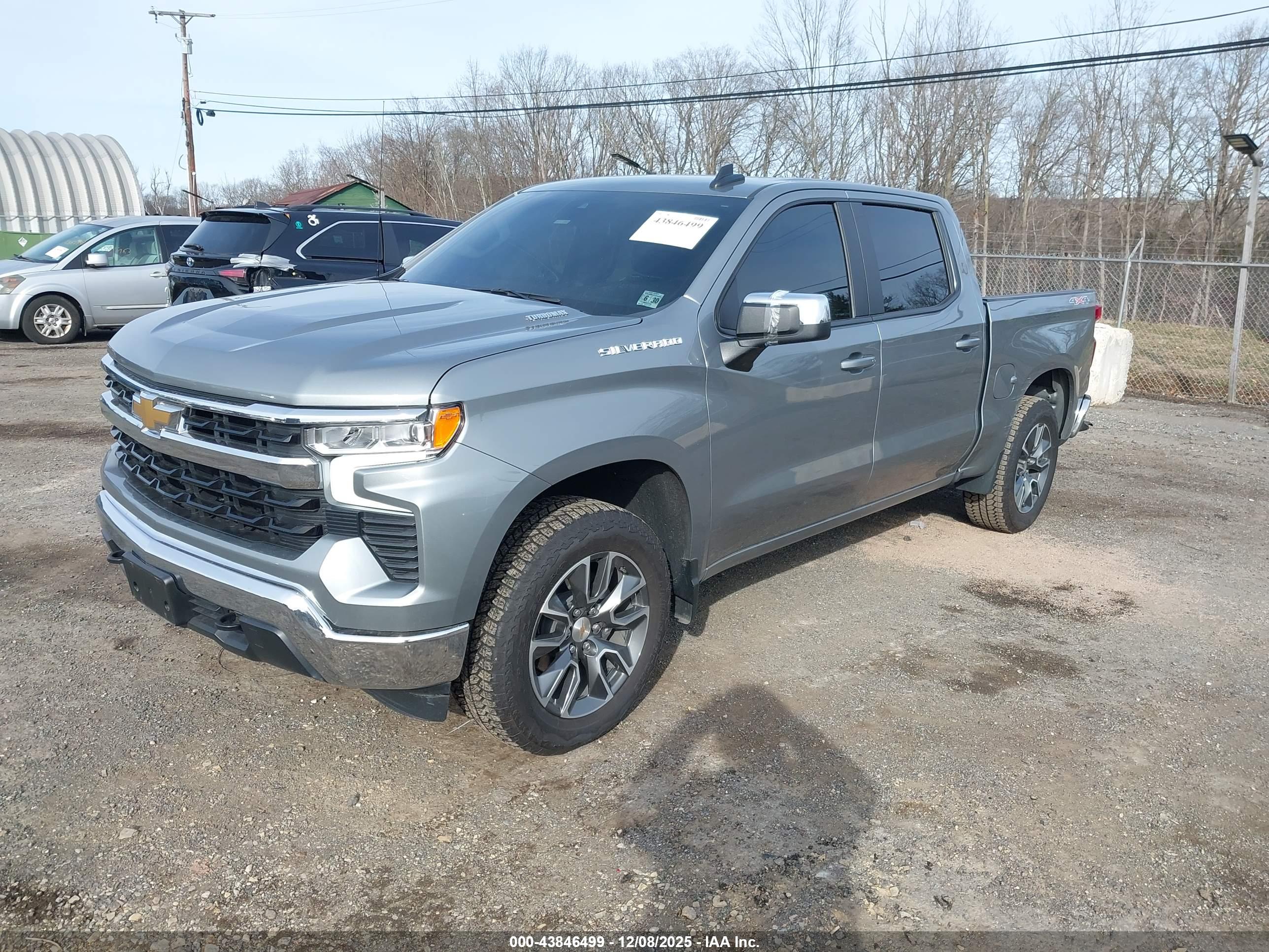 CHEVROLET SILVERADO image 2