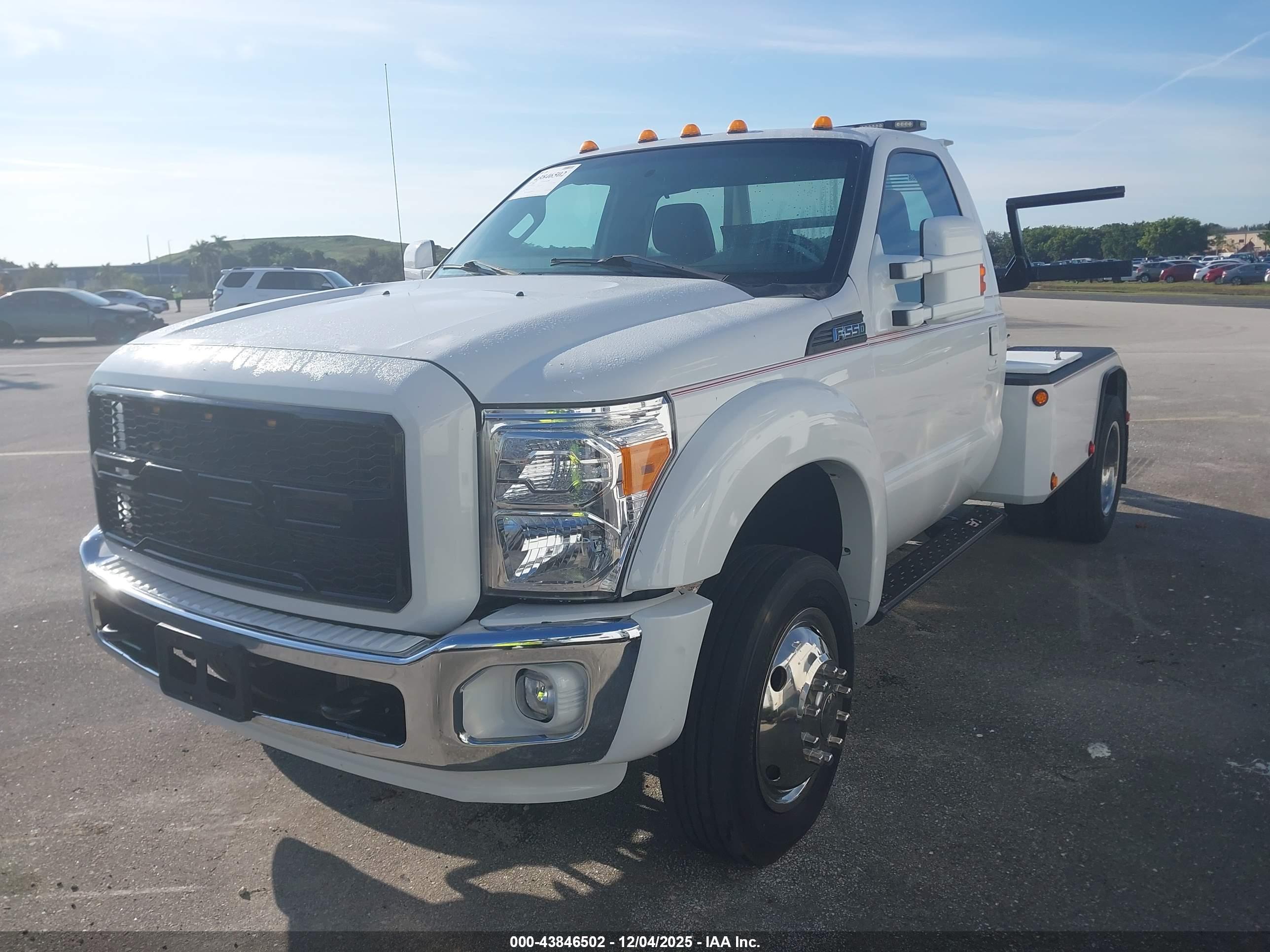 FORD F-550 image 2