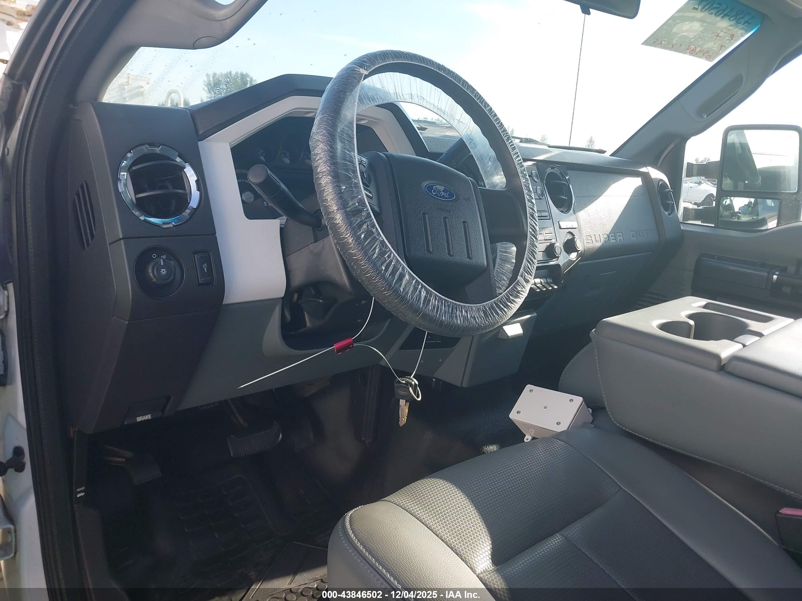 FORD F-550 image 7